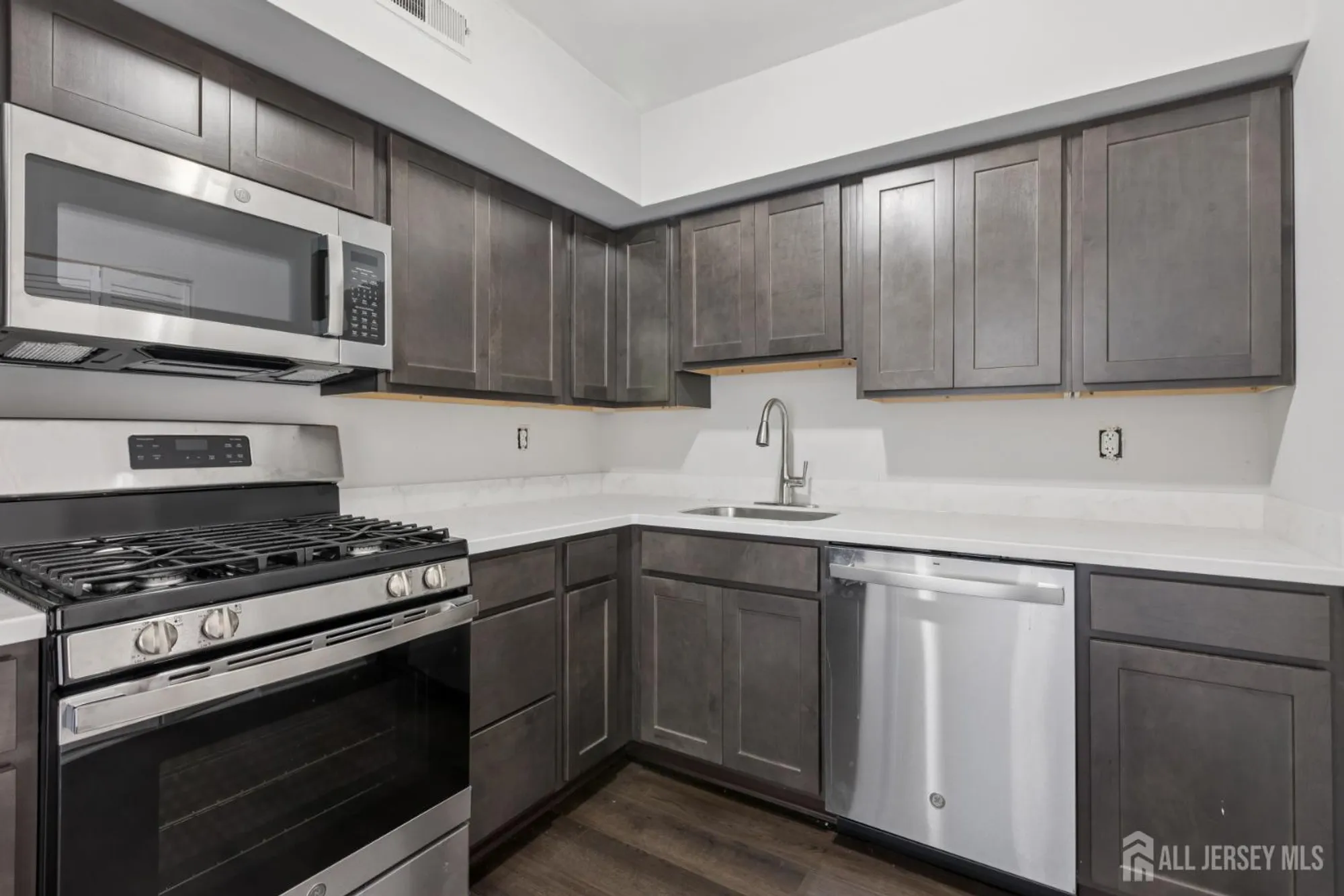 Property Slideshow image 12 of 25 | 10 california ct a, Matawan, NJ, 07747