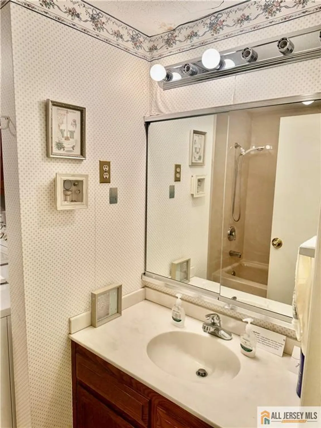 Property Slideshow image 4 of 5 | 432 redding ln # 432n, Monroe, NJ, 08831