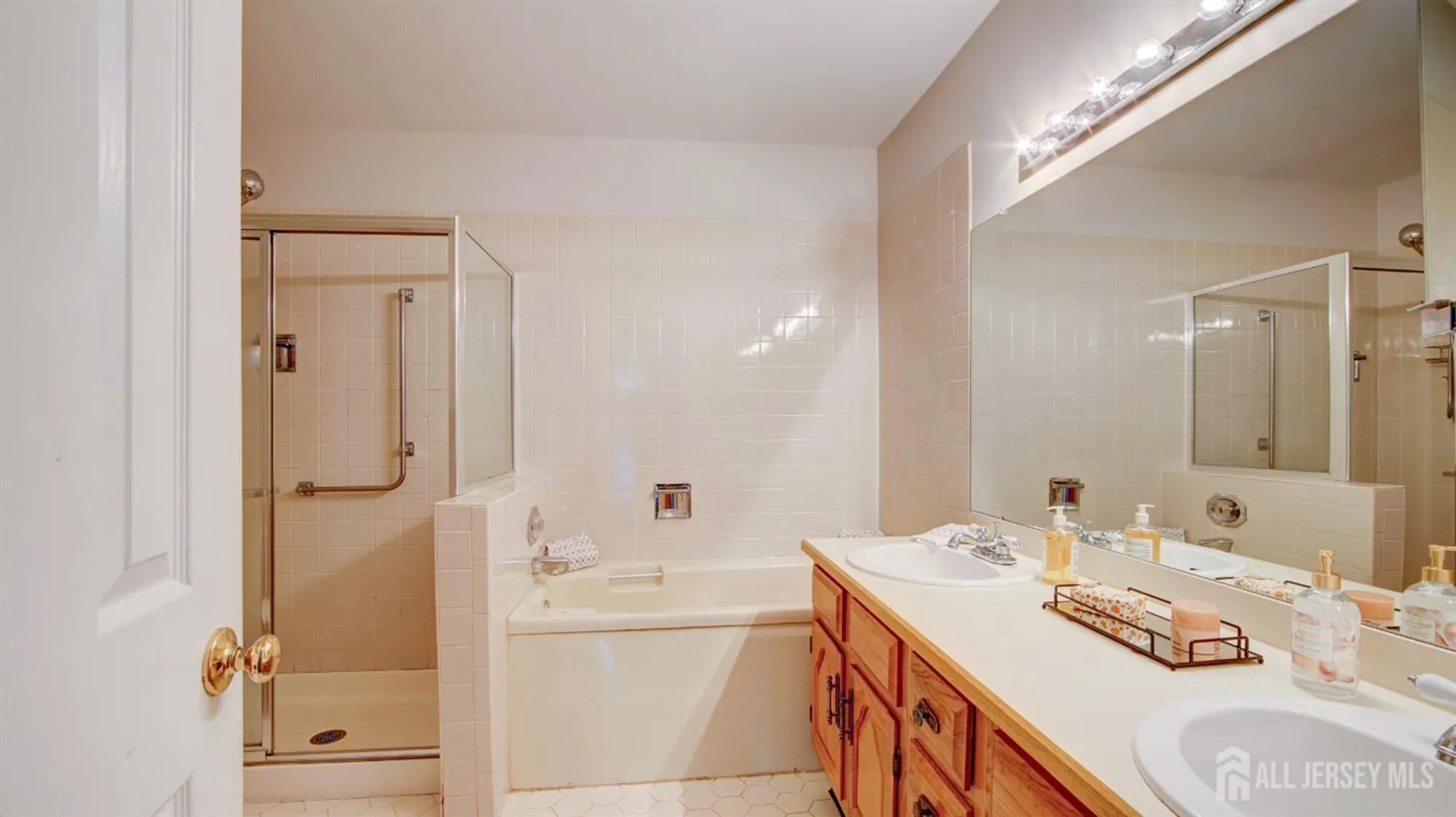 Property Slideshow image 17 of 33 | 40b rutland ln, Monroe, NJ, 08831