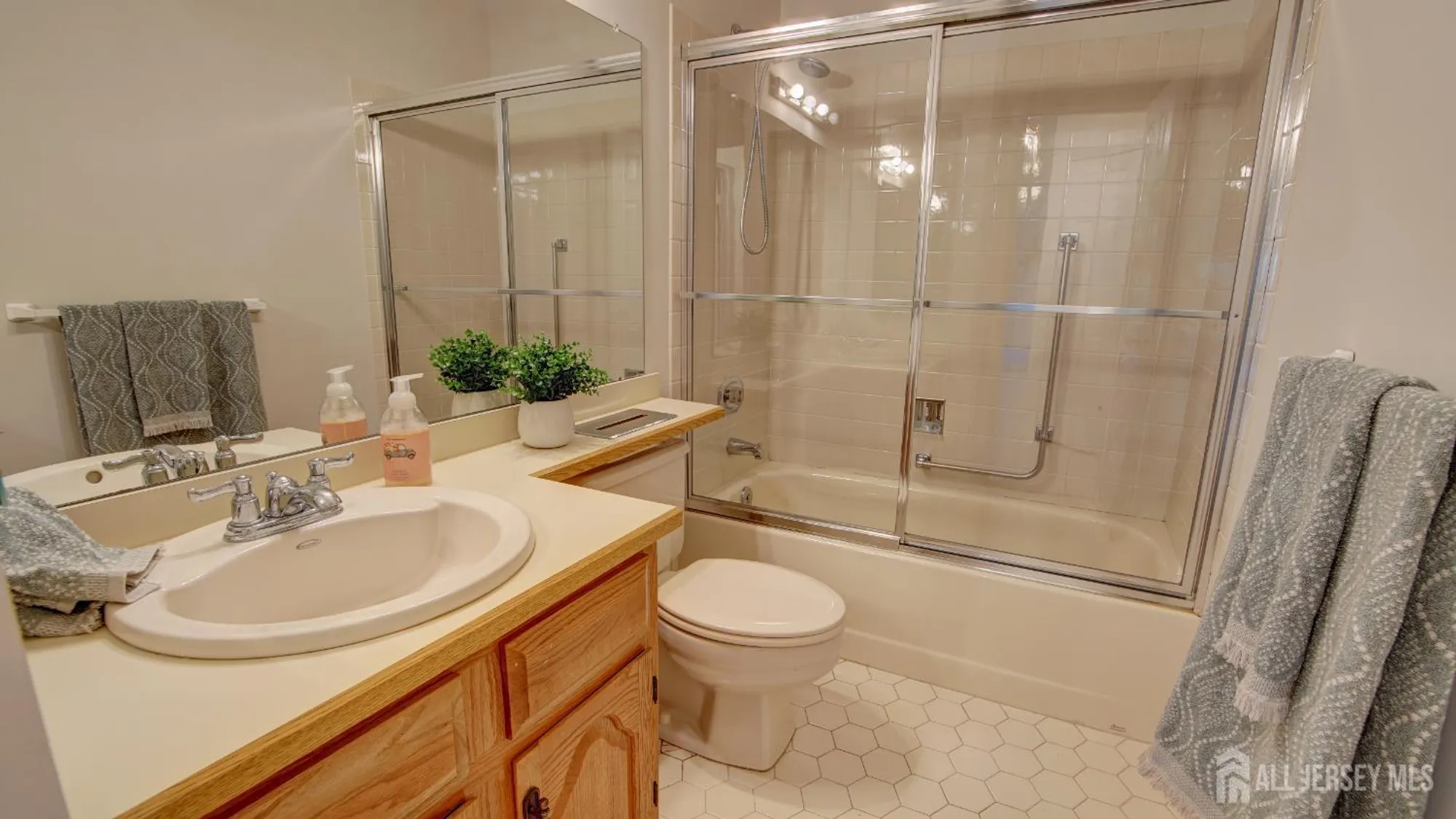 Property Slideshow image 8 of 33 | 40b rutland ln, Monroe, NJ, 08831