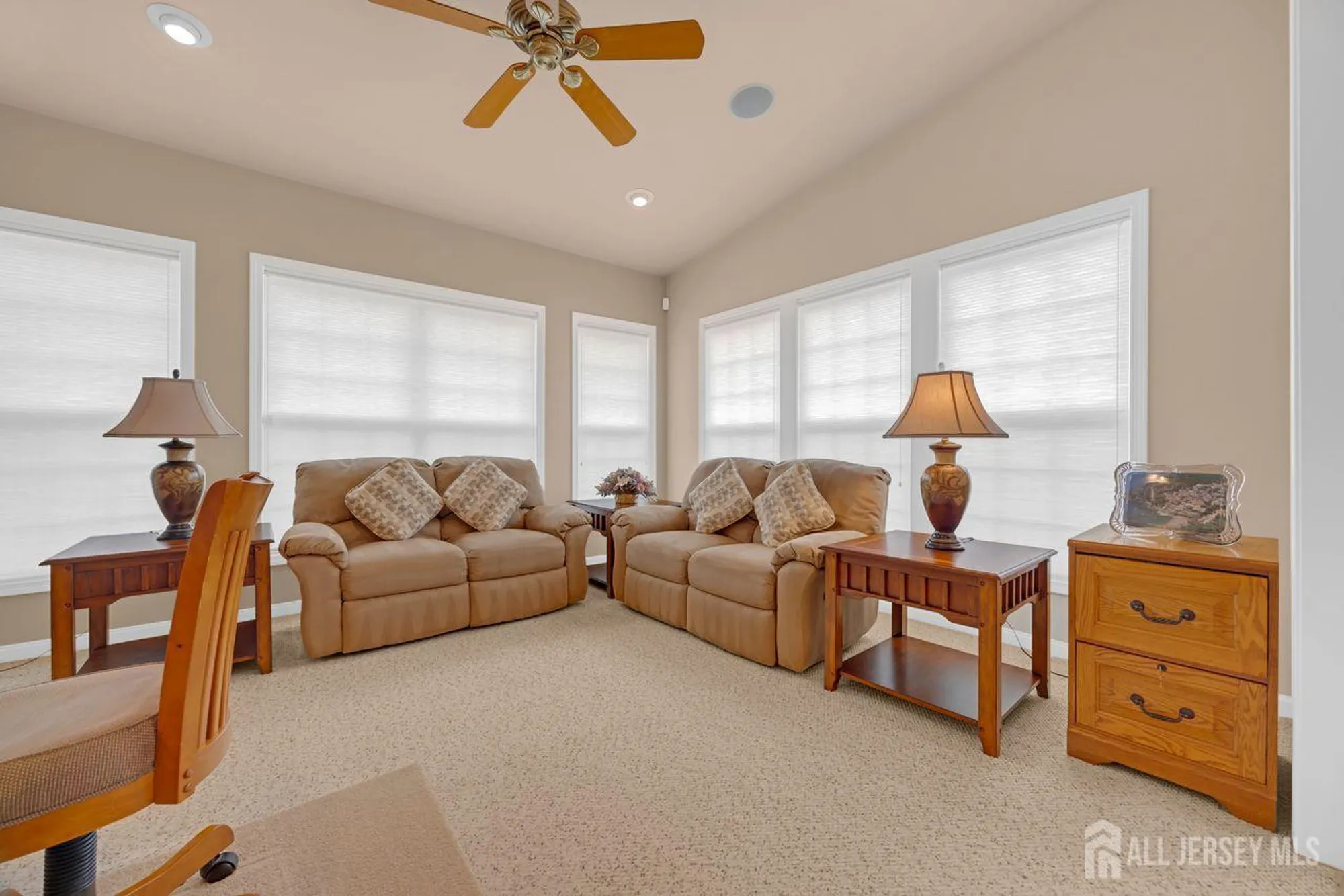Property Slideshow image 19 of 51 | 468 crossfields ln, Somerset, NJ, 08873