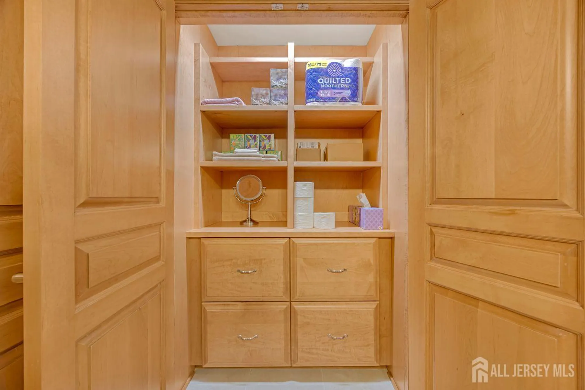 Property Slideshow image 26 of 51 | 468 crossfields ln, Somerset, NJ, 08873