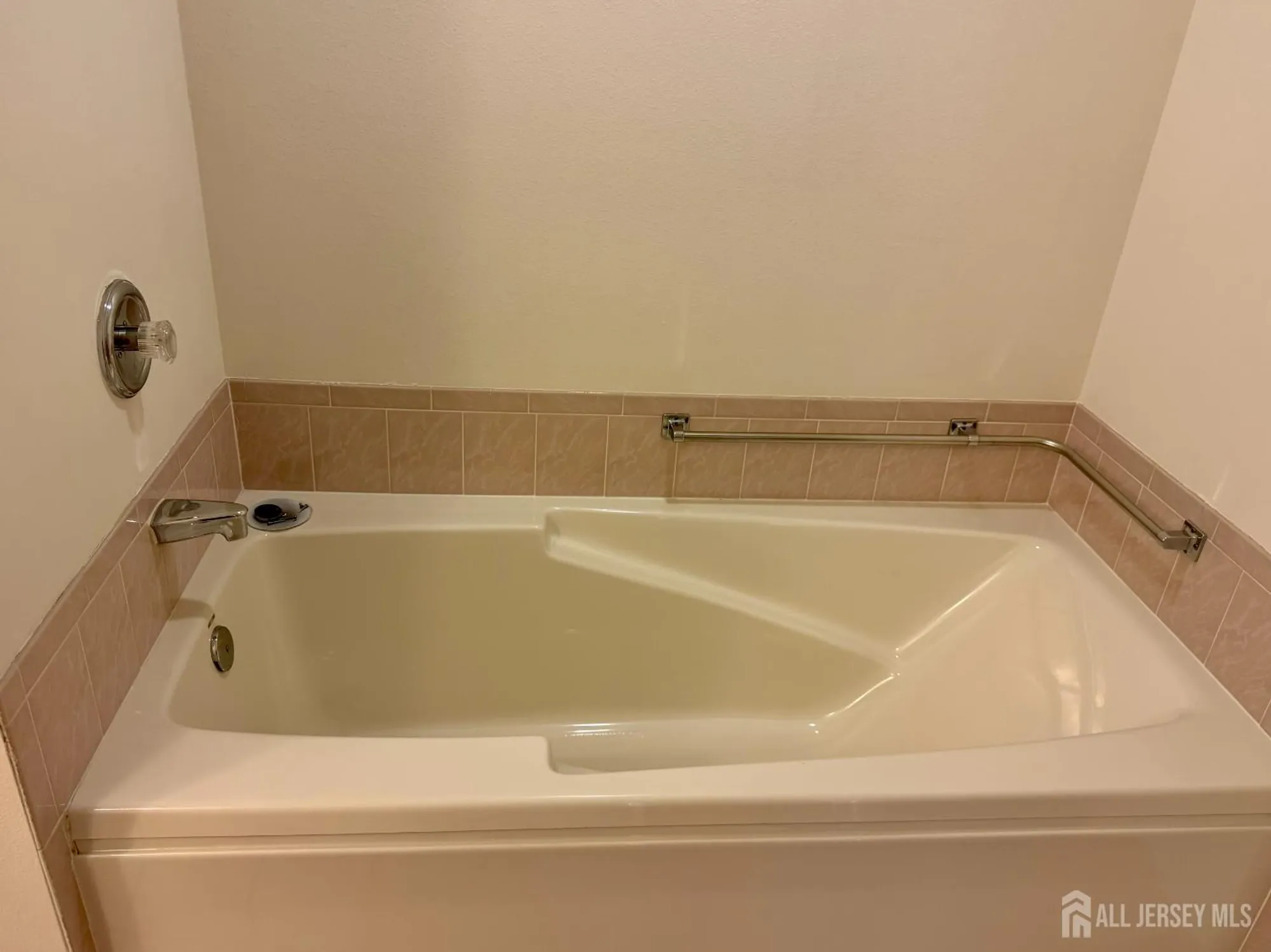 Property Slideshow image 14 of 29 | 277 nighthawk dr, Monroe, NJ, 08831