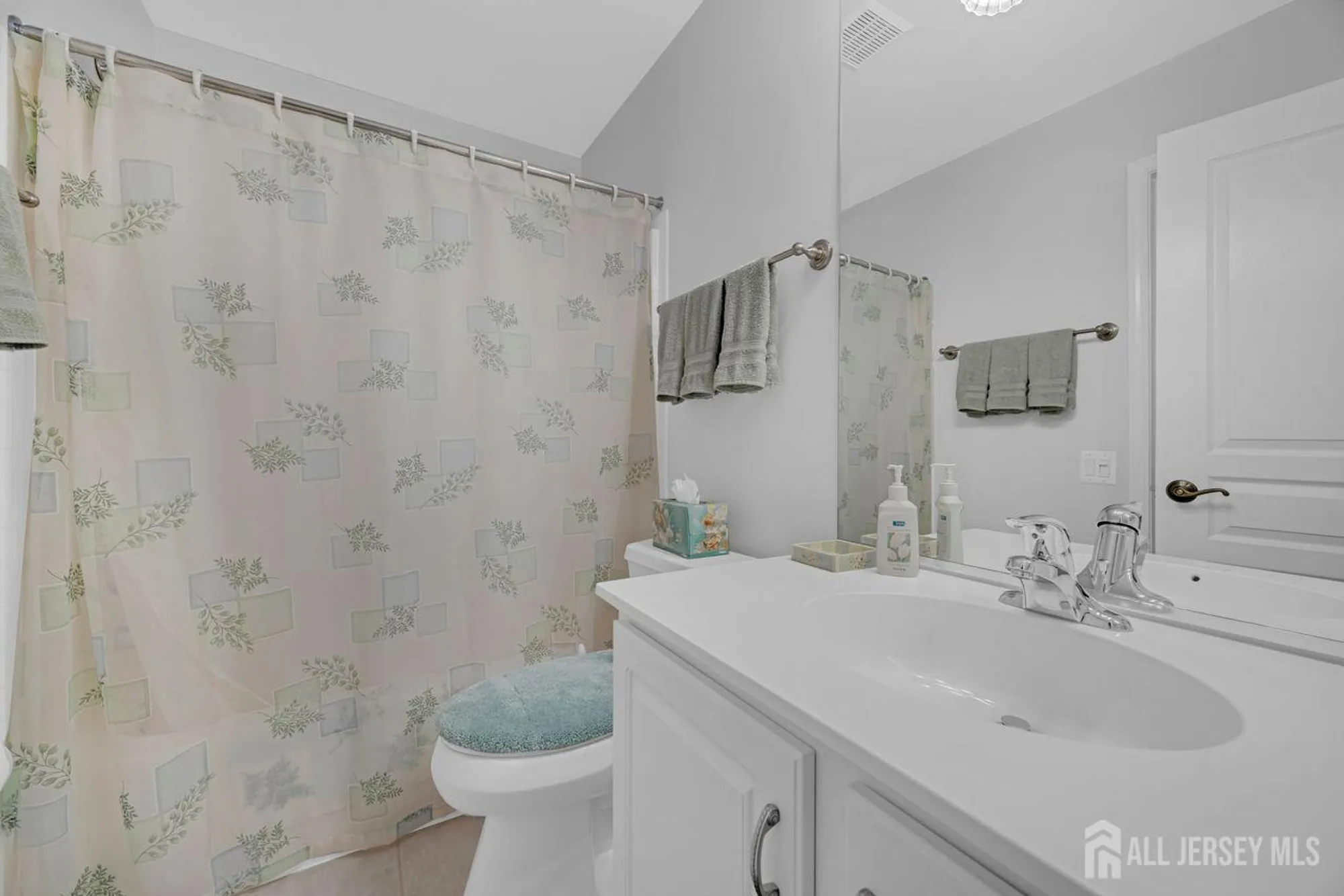 Property Slideshow image 31 of 51 | 468 crossfields ln, Somerset, NJ, 08873