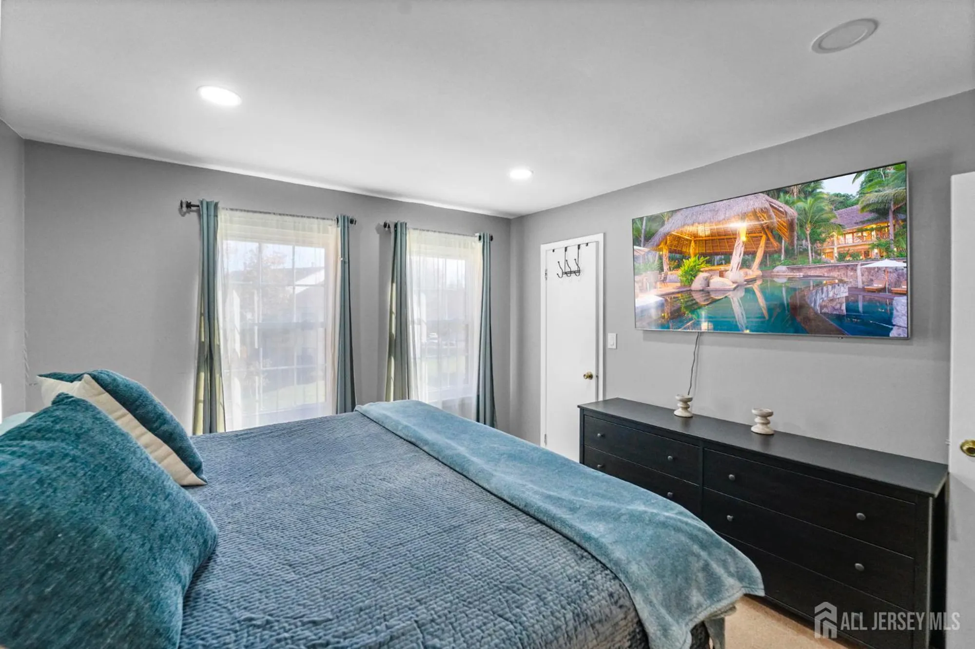 Property Slideshow image 9 of 12 | 279 hatfield ln, East Brunswick, NJ, 08816