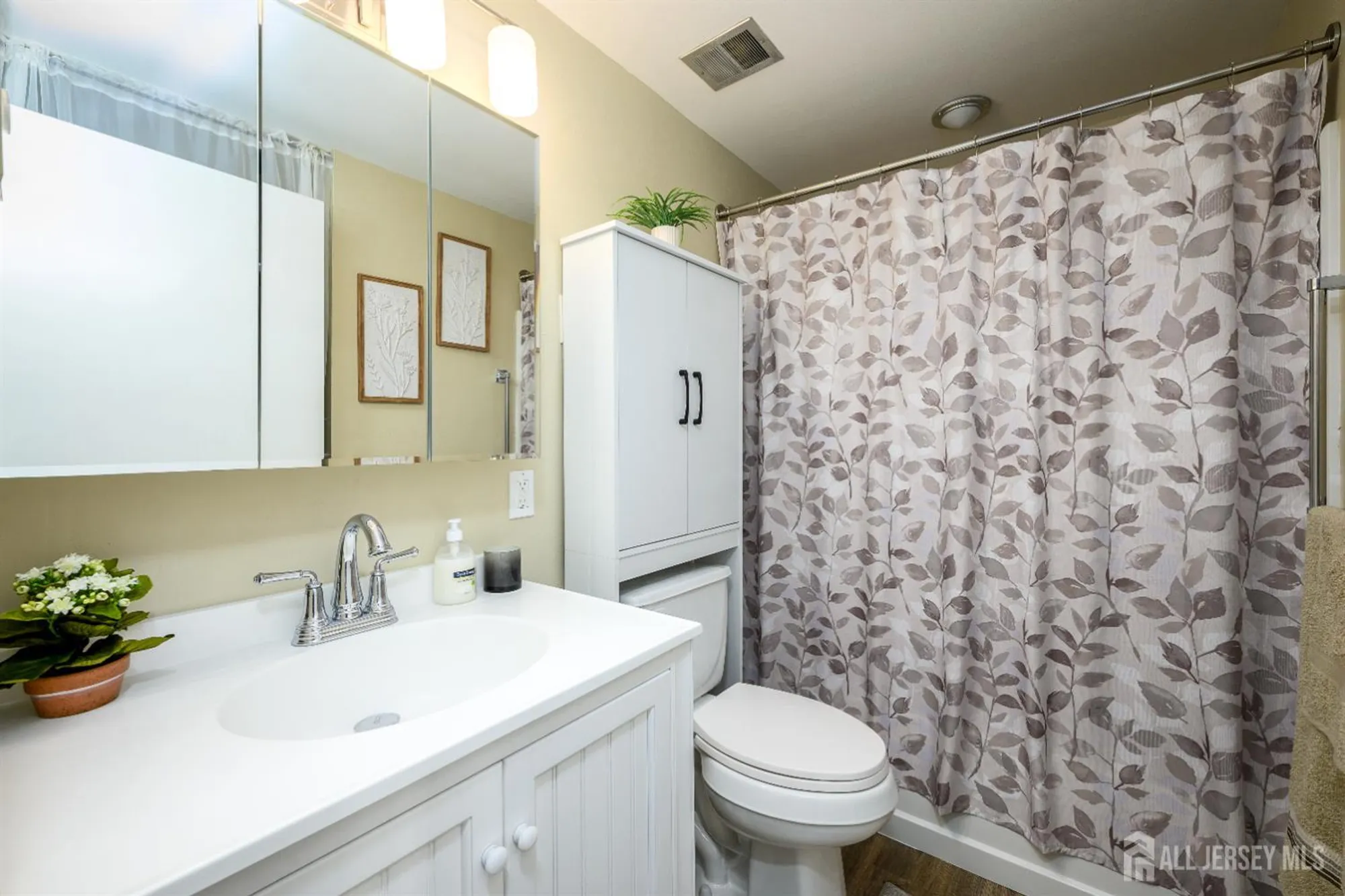 Property Slideshow image 16 of 24 | 251 mystic ln d, Jamesburg, NJ, 08831