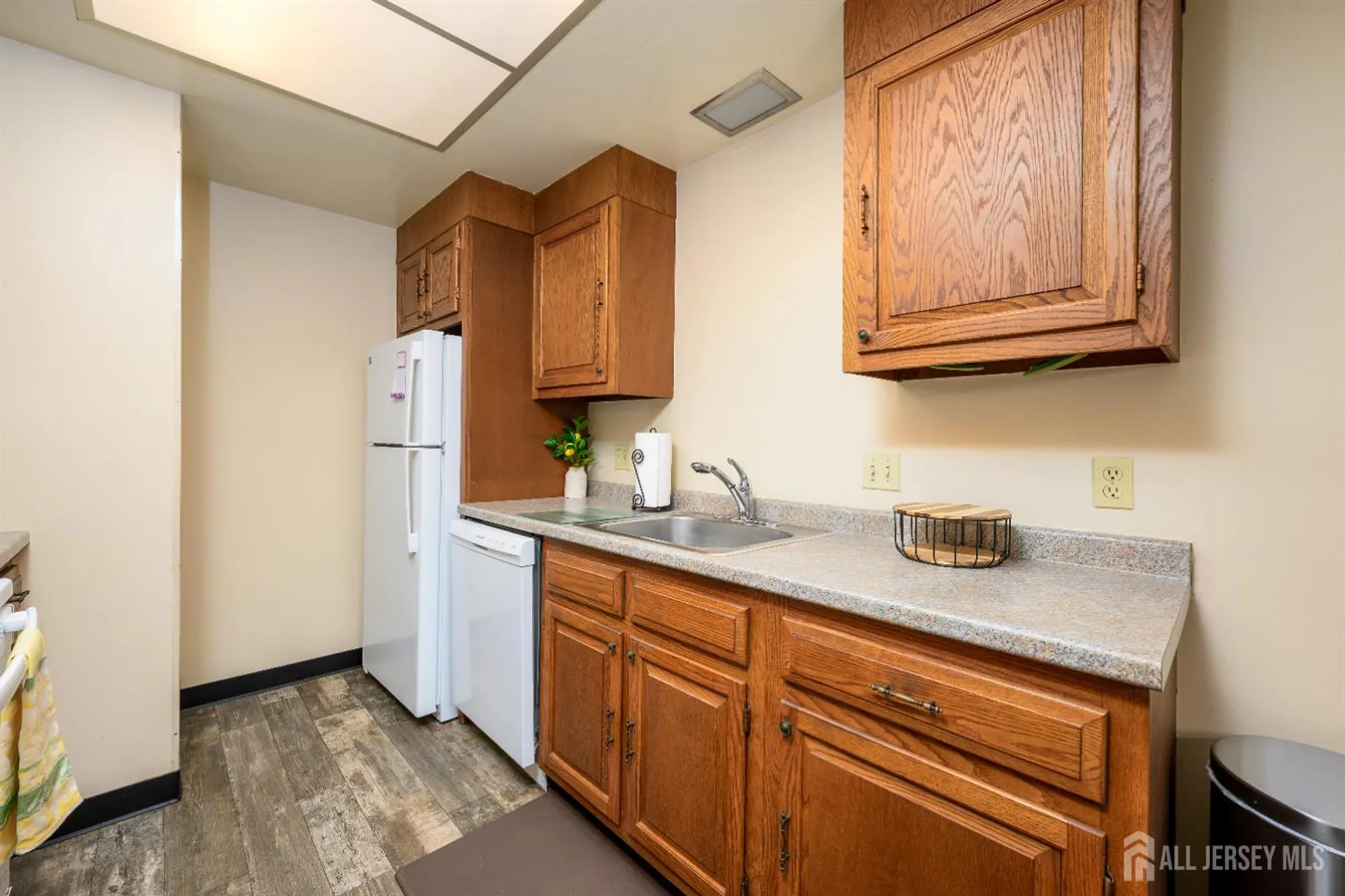 Property Slideshow image 9 of 24 | 251 mystic ln d, Jamesburg, NJ, 08831