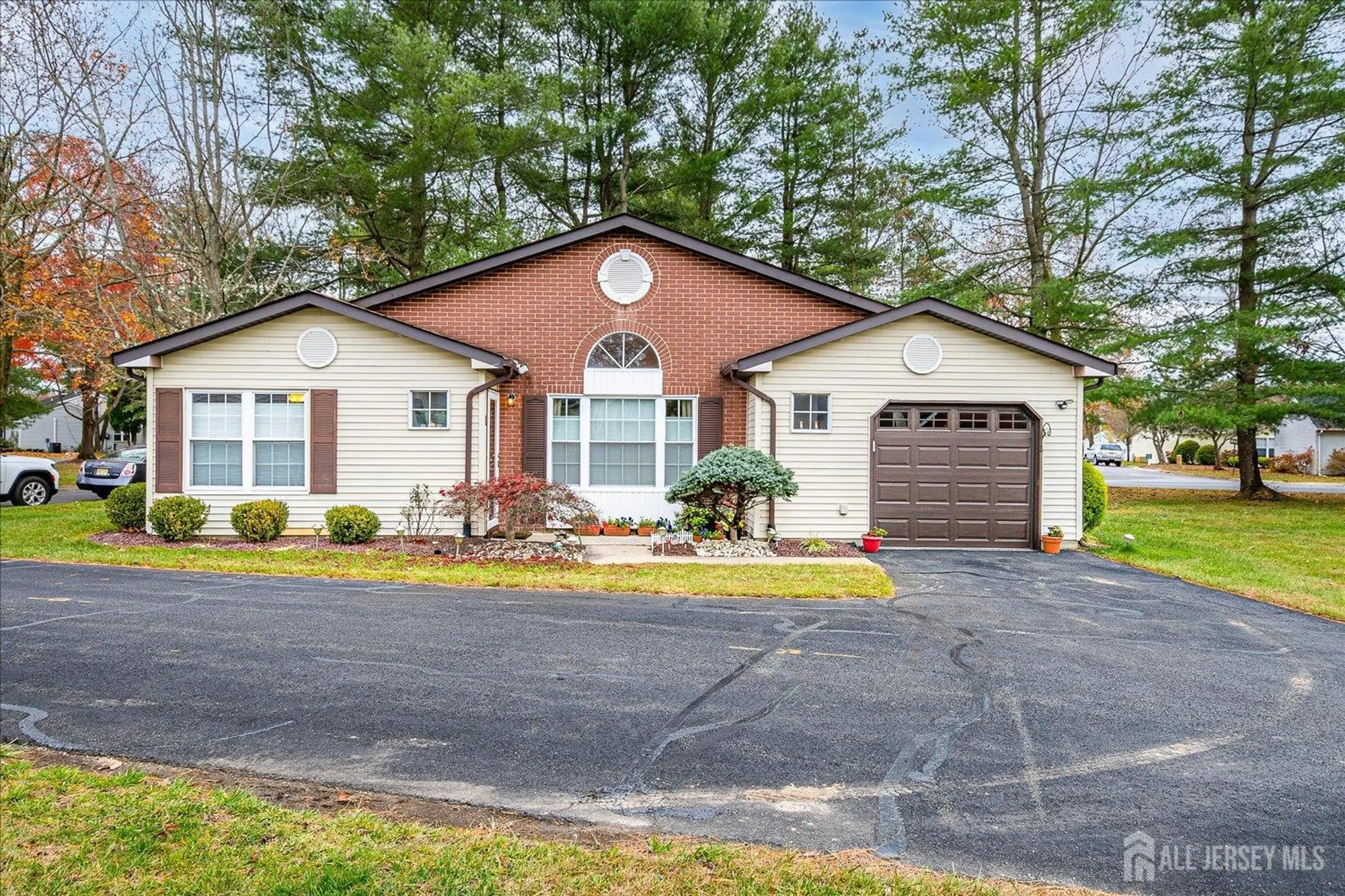 Property Slideshow image 1 of 33 | 1 linton close, Freehold, NJ, 07728