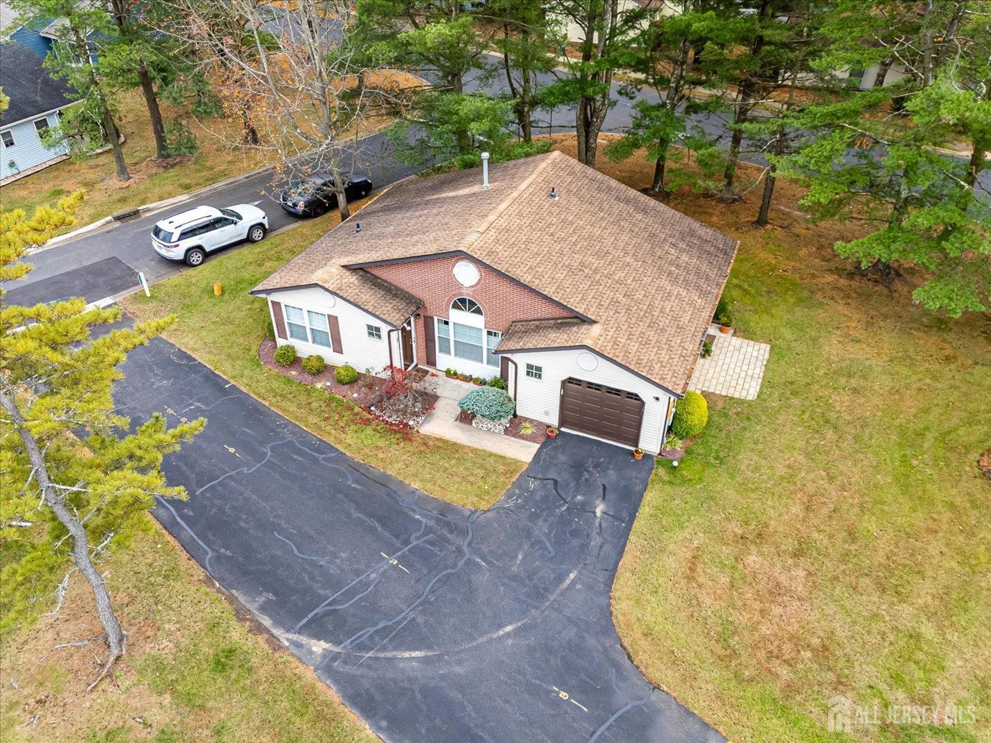 Property Slideshow image 5 of 33 | 1 linton close, Freehold, NJ, 07728