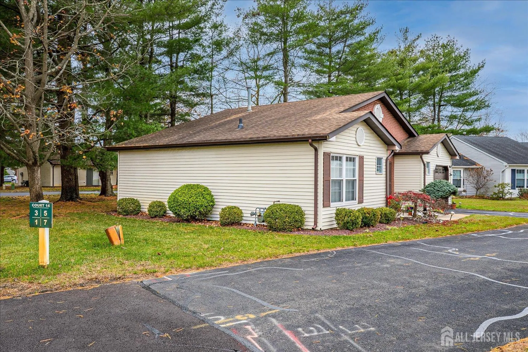 Property Slideshow image 2 of 33 | 1 linton close, Freehold, NJ, 07728