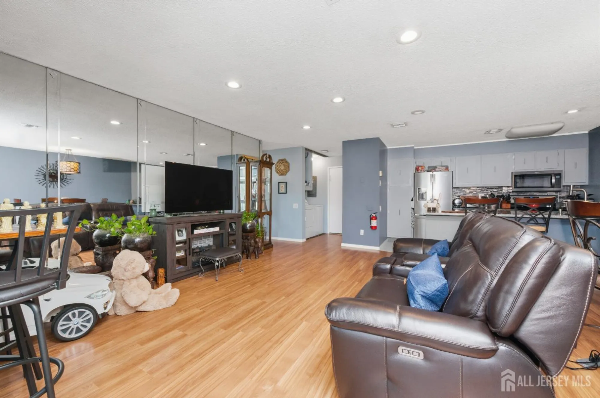Property Slideshow image 10 of 34 | 277 crosse dr apt 2c, Monroe, NJ, 08831