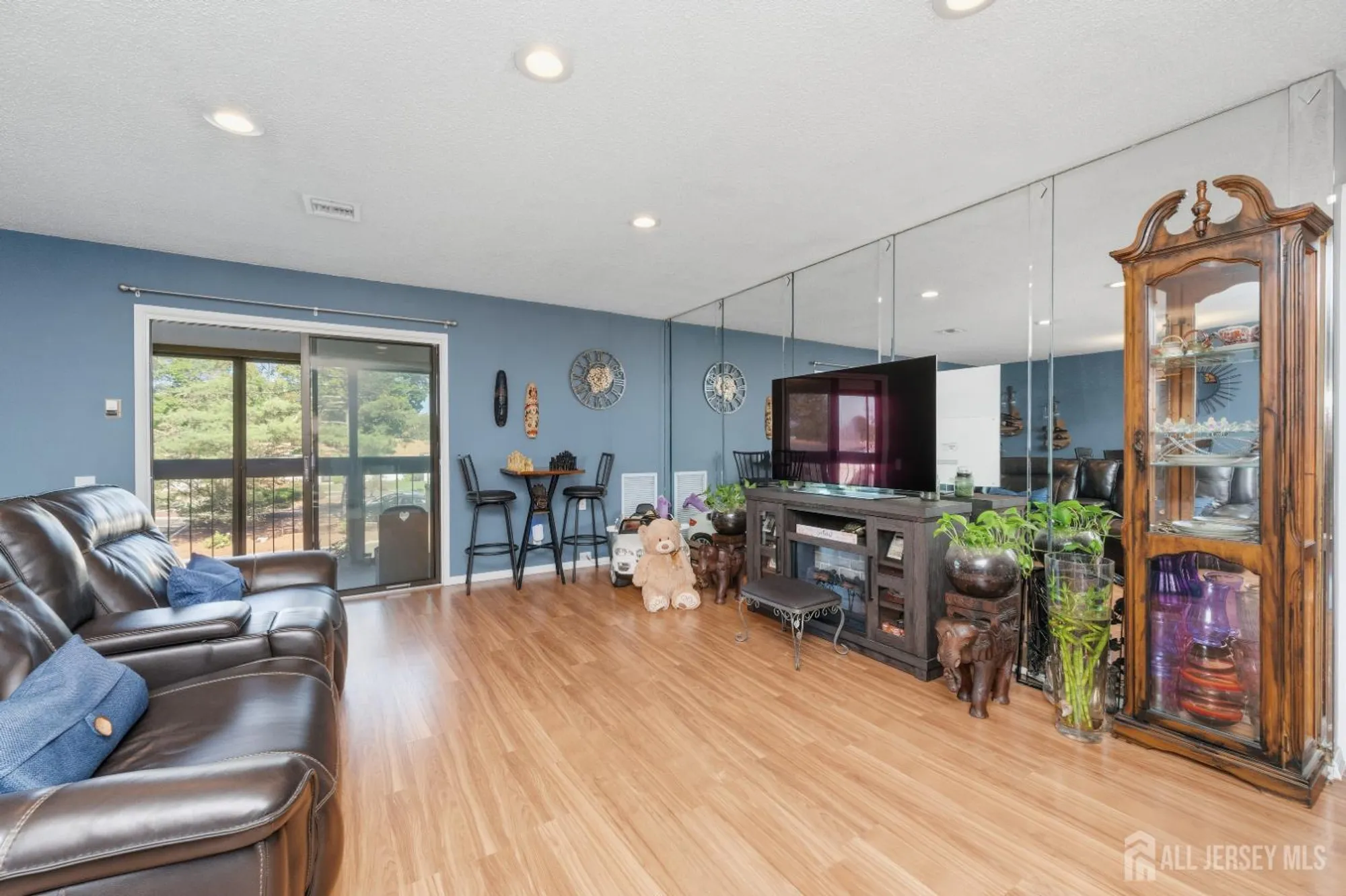 Property Slideshow image 11 of 34 | 277 crosse dr apt 2c, Monroe, NJ, 08831