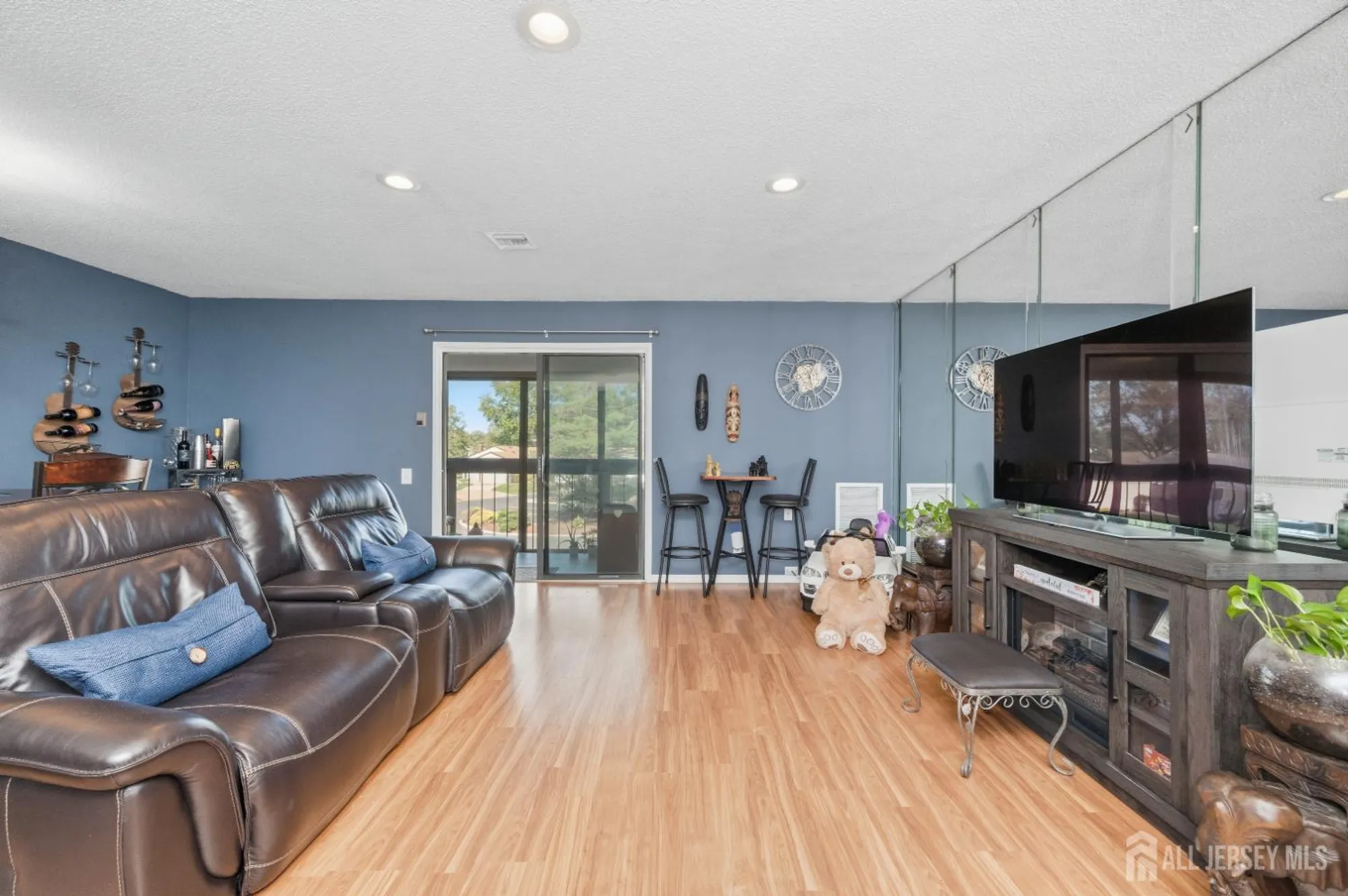 Property Slideshow image 6 of 34 | 277 crosse dr apt 2c, Monroe, NJ, 08831