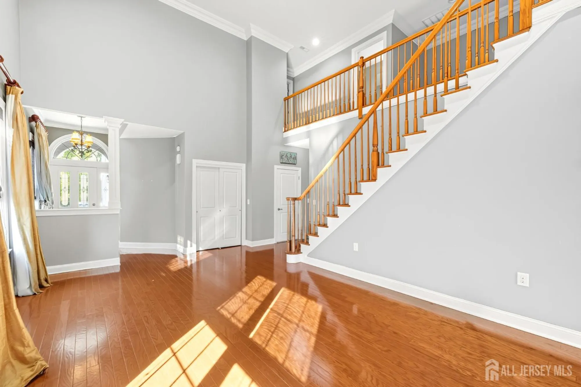 Property Slideshow image 5 of 27 | 60 saratoga ct, Somerset, NJ, 08873