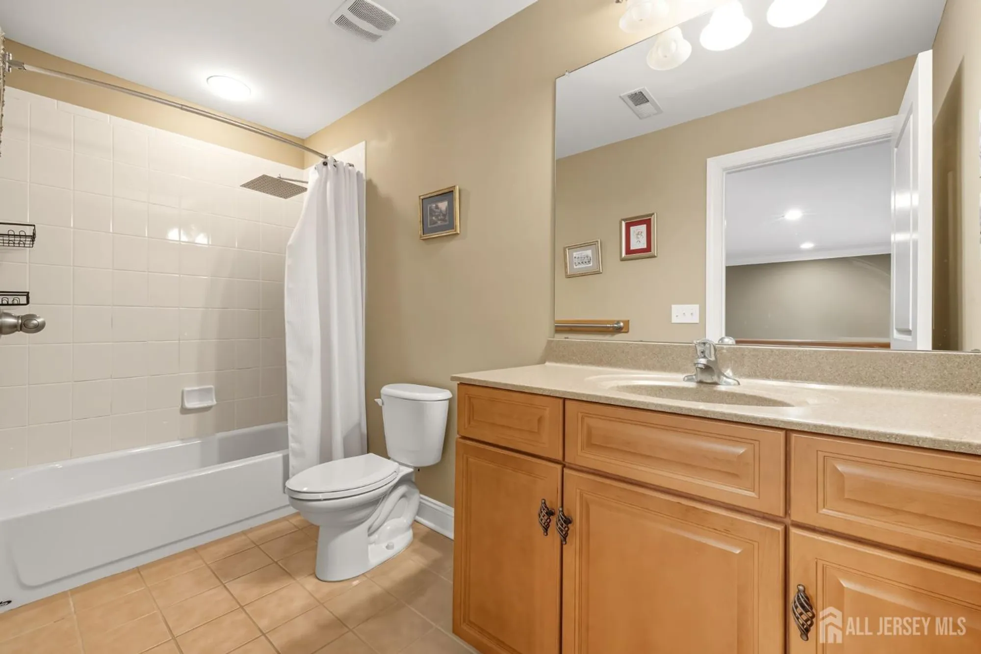Property Slideshow image 18 of 27 | 60 saratoga ct, Somerset, NJ, 08873