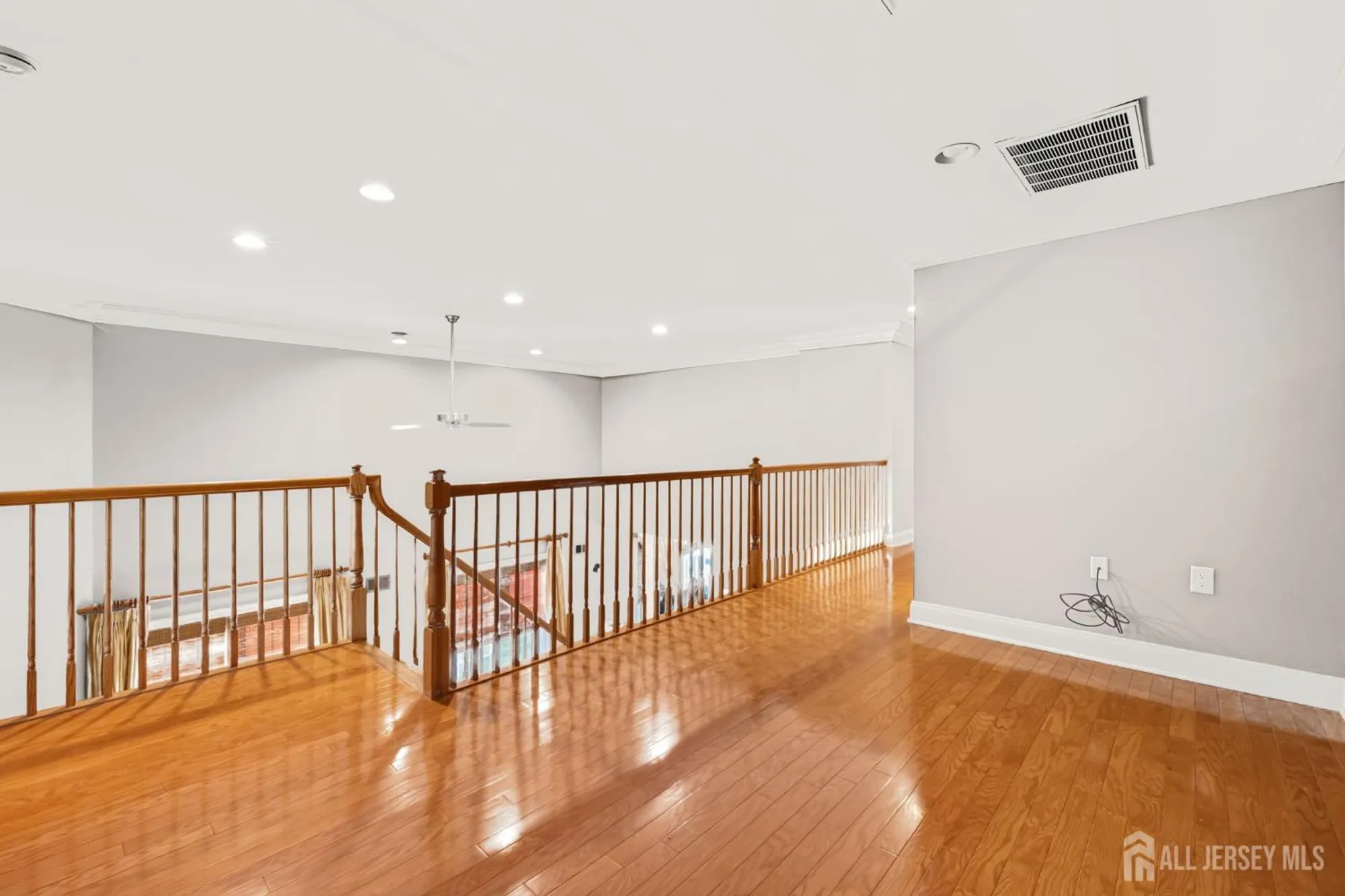 Property Slideshow image 13 of 27 | 60 saratoga ct, Somerset, NJ, 08873