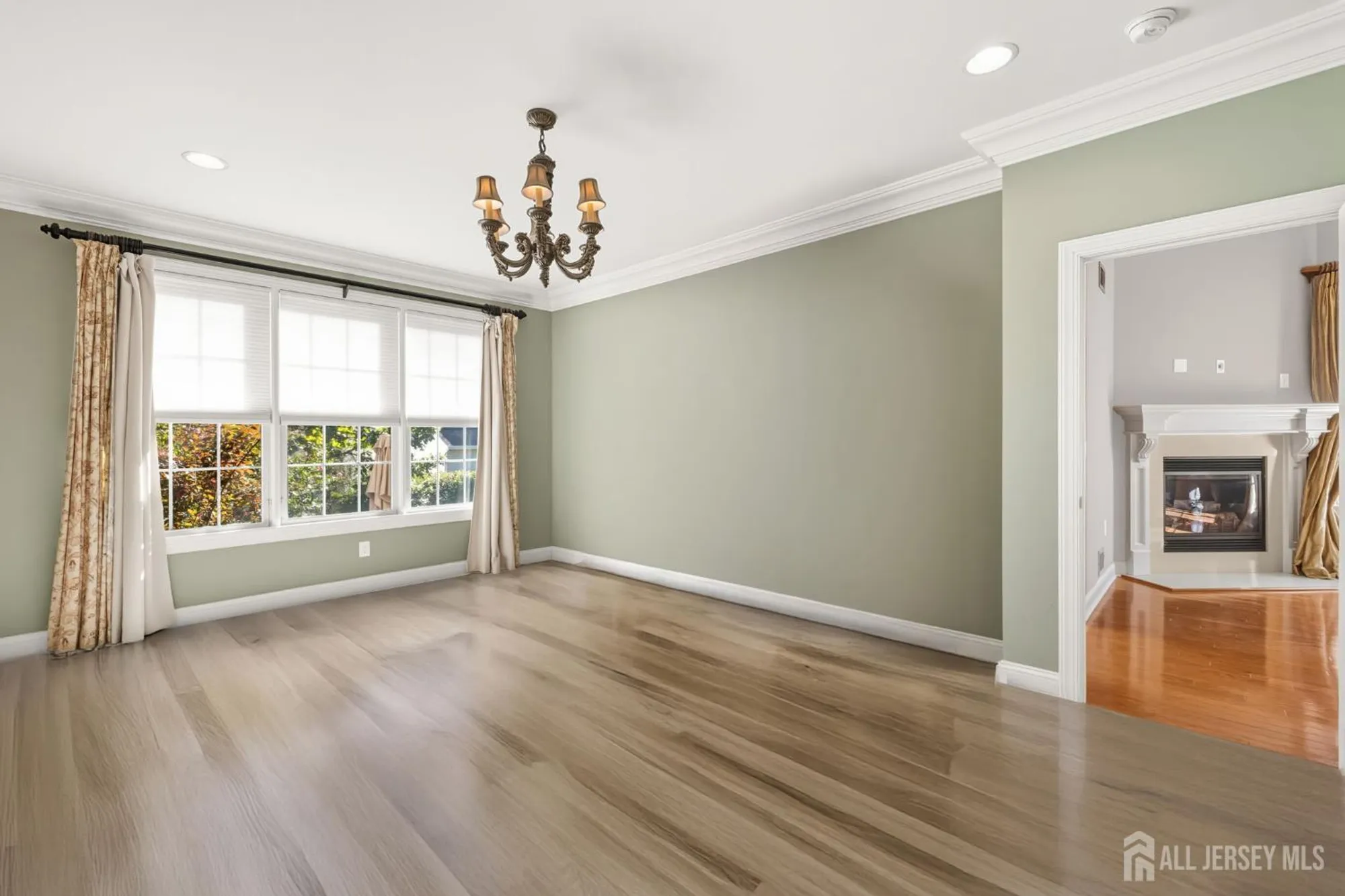 Property Slideshow image 10 of 27 | 60 saratoga ct, Somerset, NJ, 08873