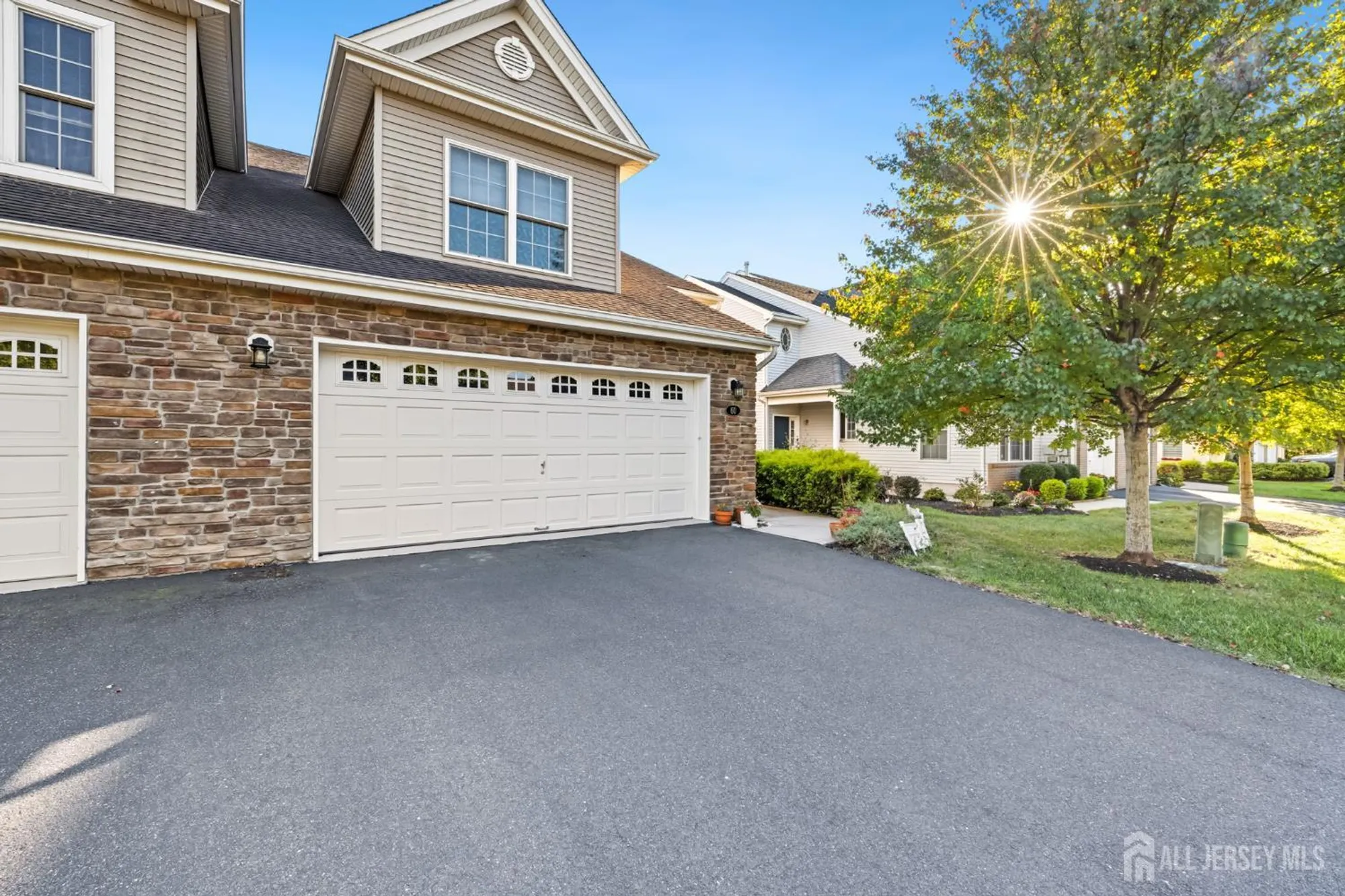 Property Slideshow image 2 of 27 | 60 saratoga ct, Somerset, NJ, 08873