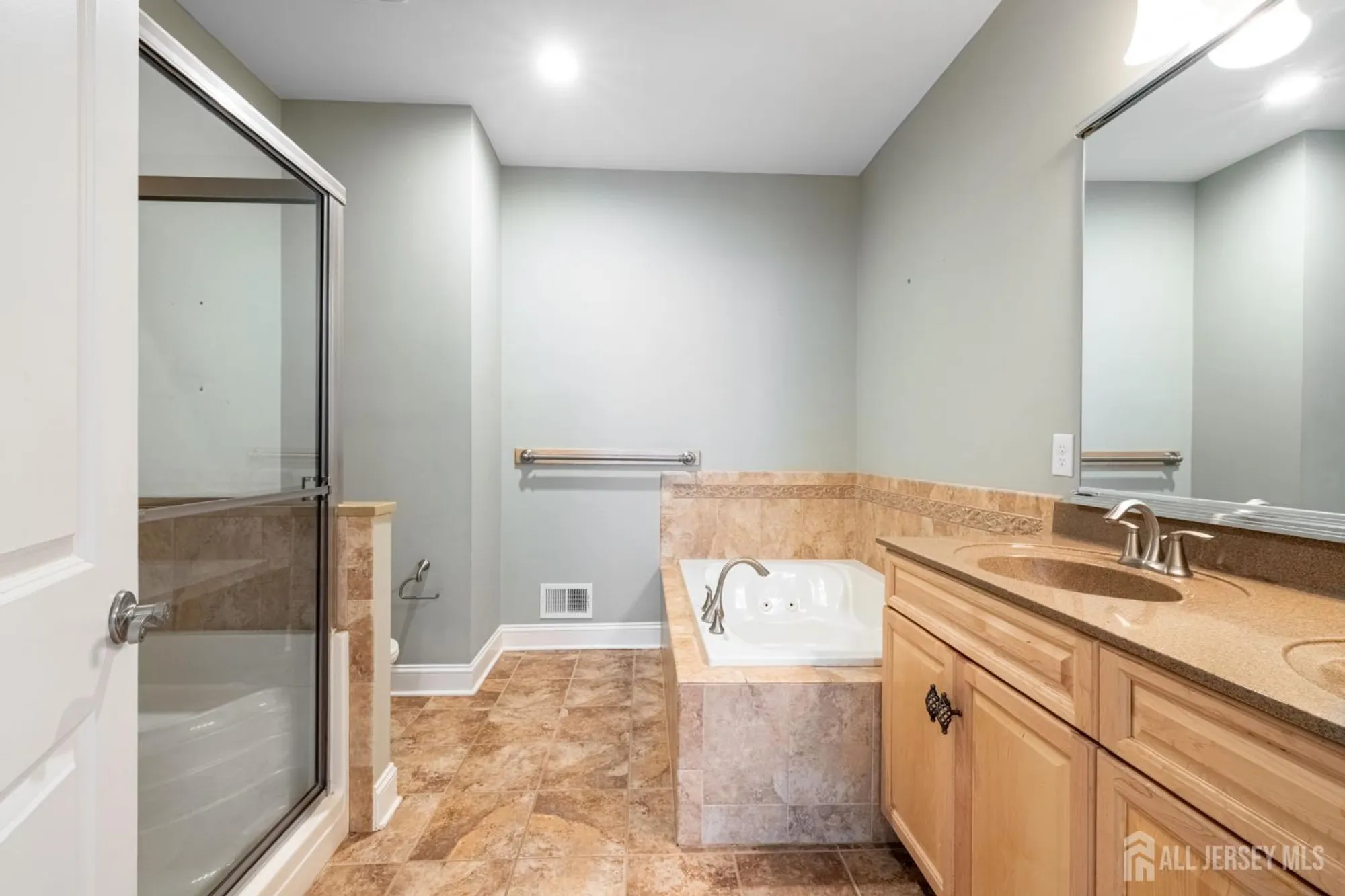 Property Slideshow image 11 of 27 | 60 saratoga ct, Somerset, NJ, 08873