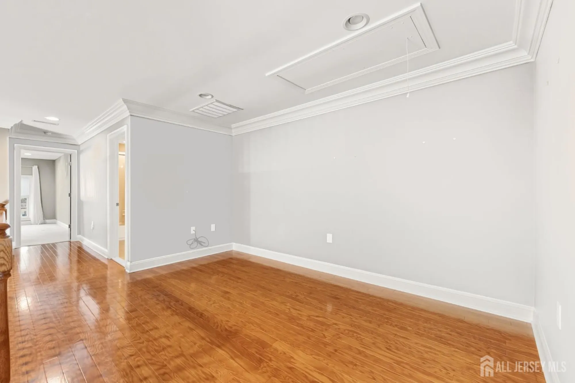 Property Slideshow image 12 of 27 | 60 saratoga ct, Somerset, NJ, 08873