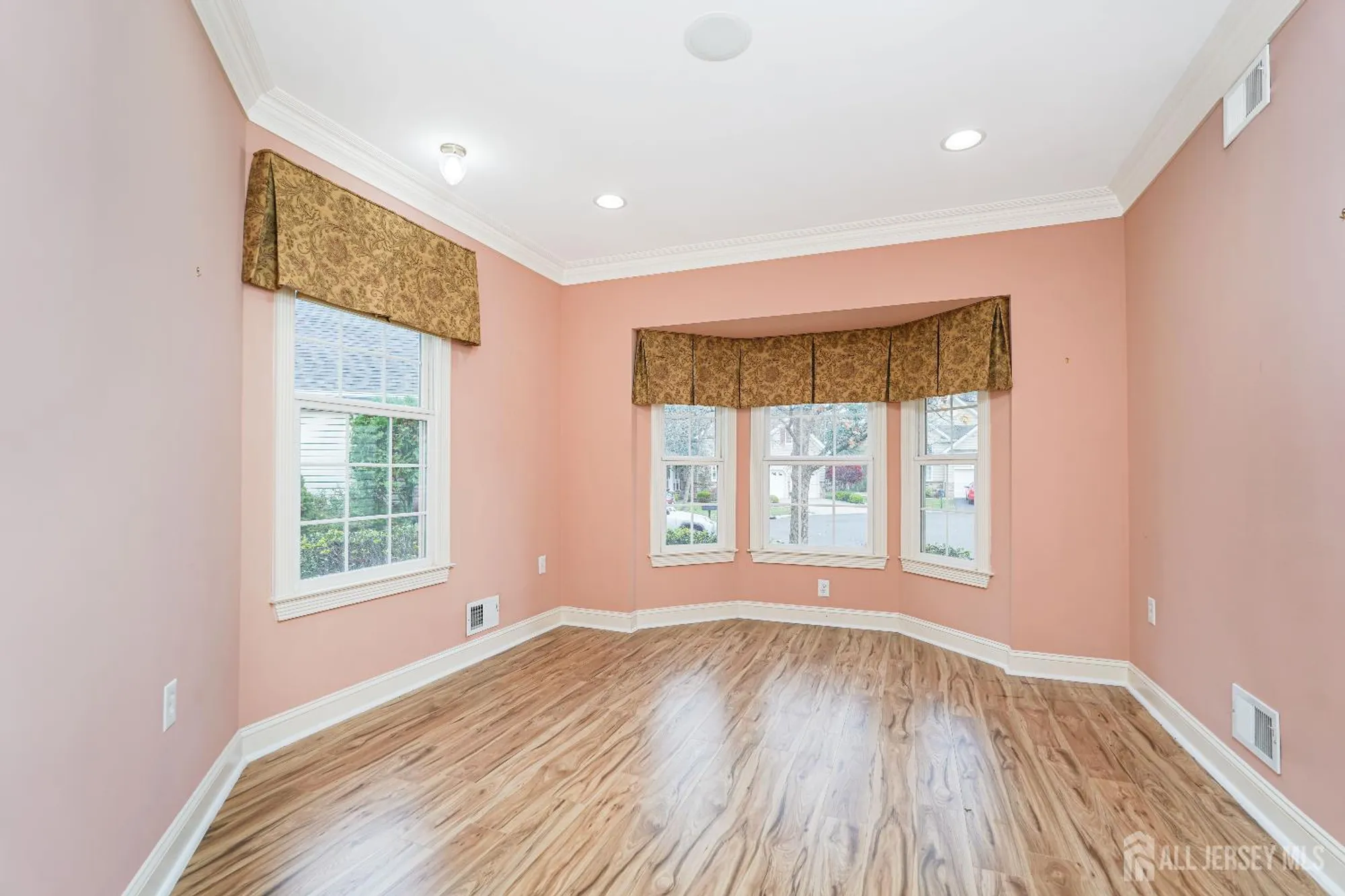 Property Slideshow image 10 of 39 | 35 hancock pl, Somerset, NJ, 08873