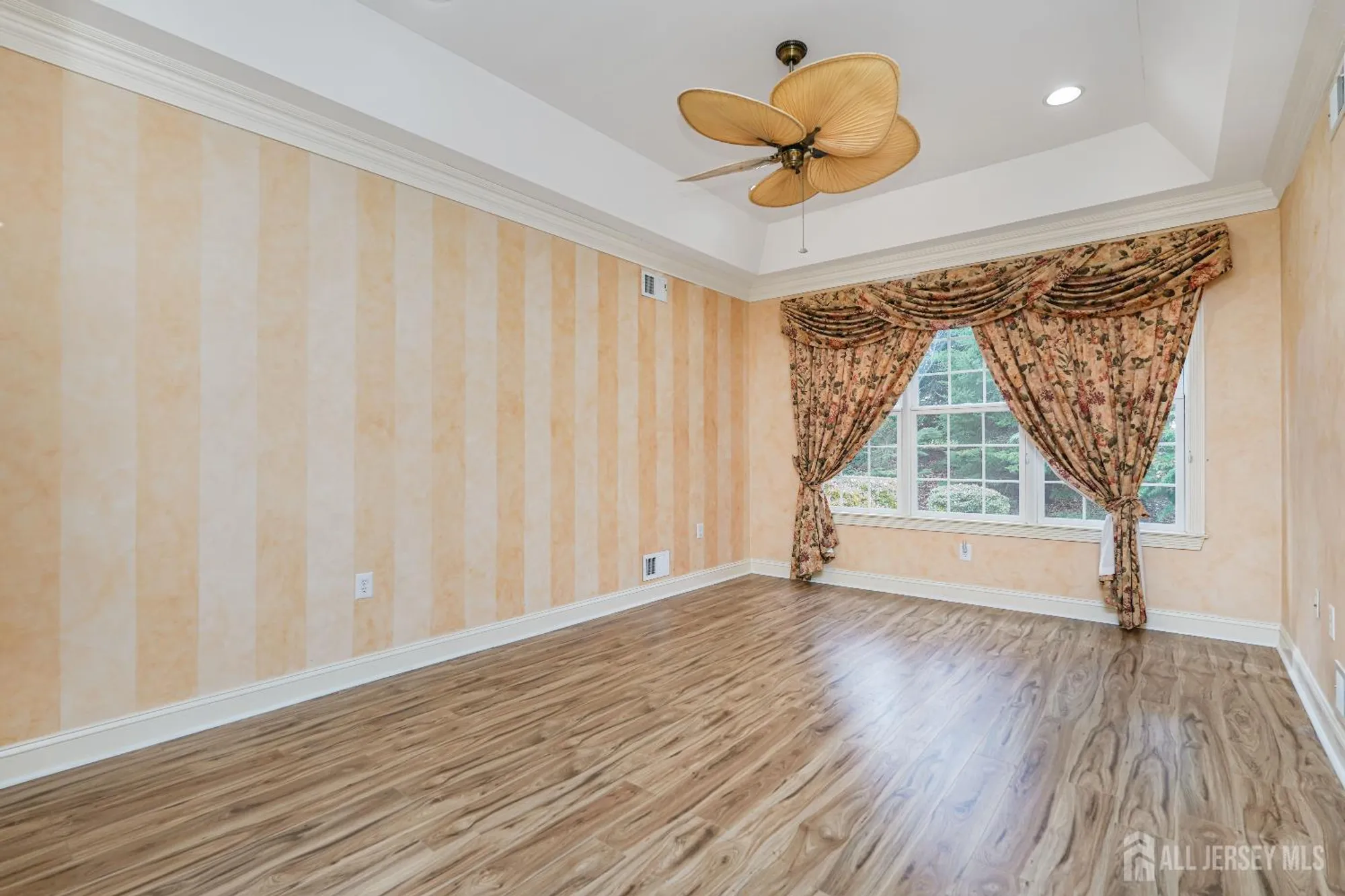 Property Slideshow image 19 of 39 | 35 hancock pl, Somerset, NJ, 08873