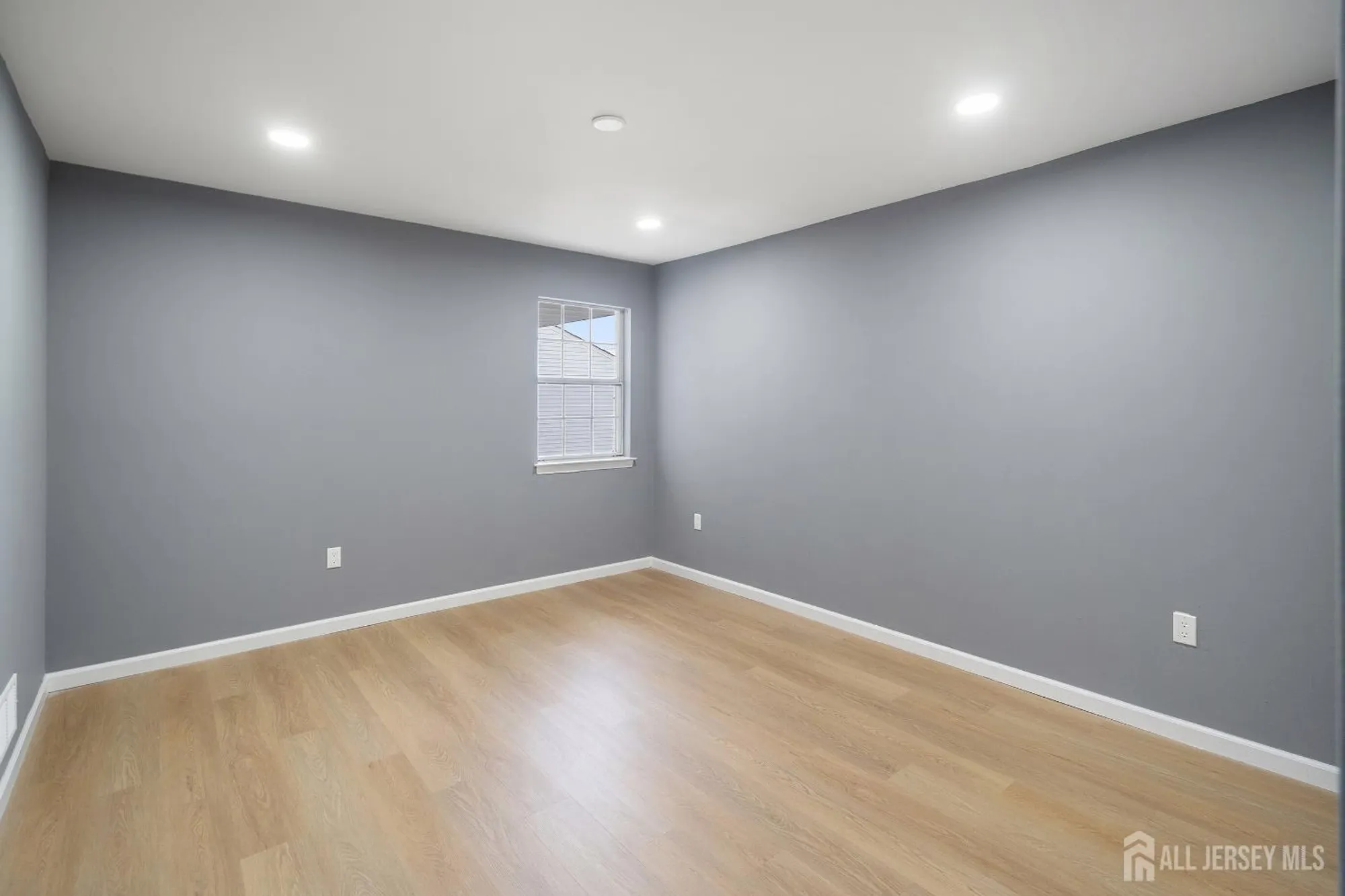 Property Slideshow image 10 of 13 | 4 hawaii ct b, Matawan, NJ, 07747