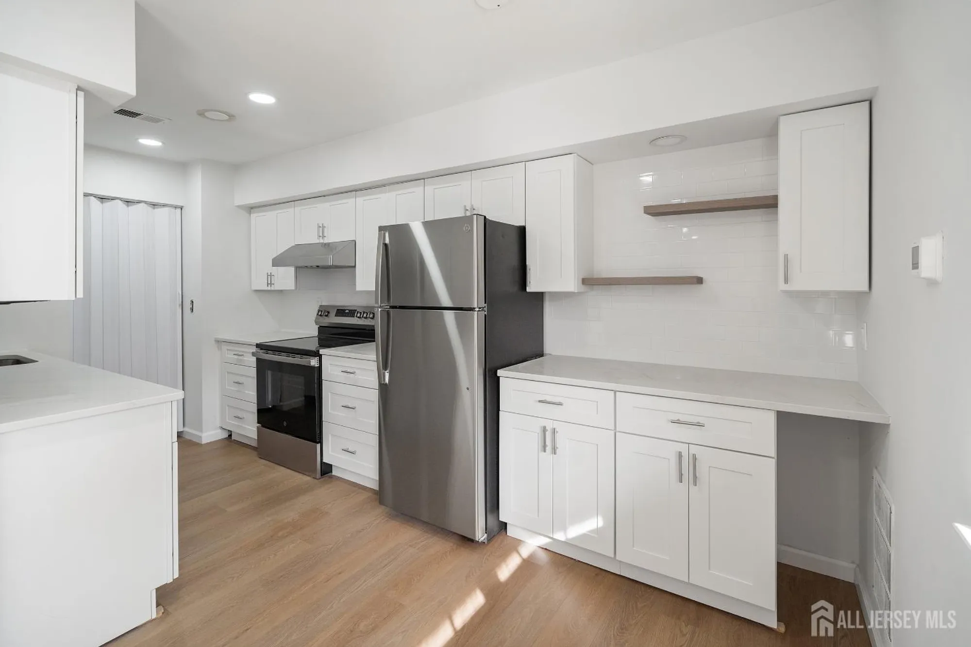 Property Slideshow image 5 of 13 | 4 hawaii ct b, Matawan, NJ, 07747