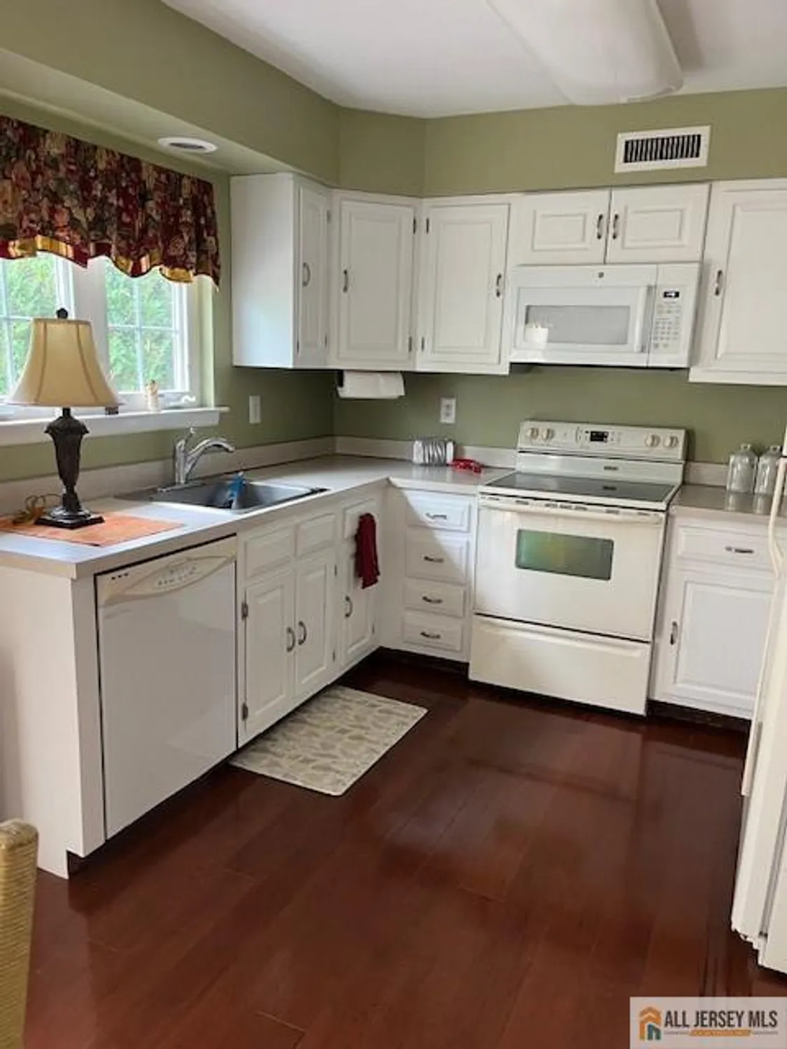 Property Slideshow image 5 of 45 | 414 andover dr 414b, Monroe, NJ, 08831