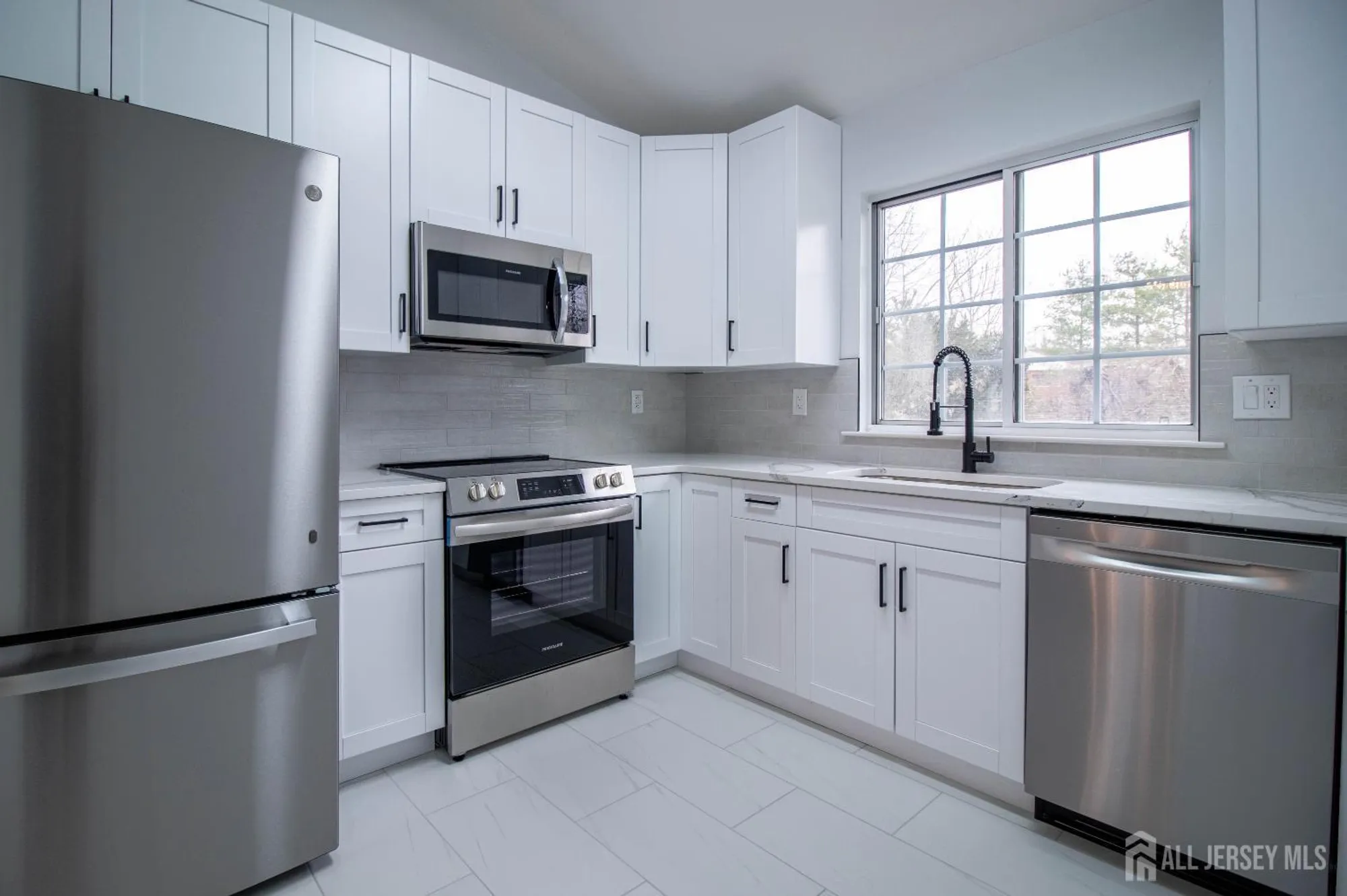 Property Slideshow image 1 of 21 | 659b azalea plz, Monroe, NJ, 08831