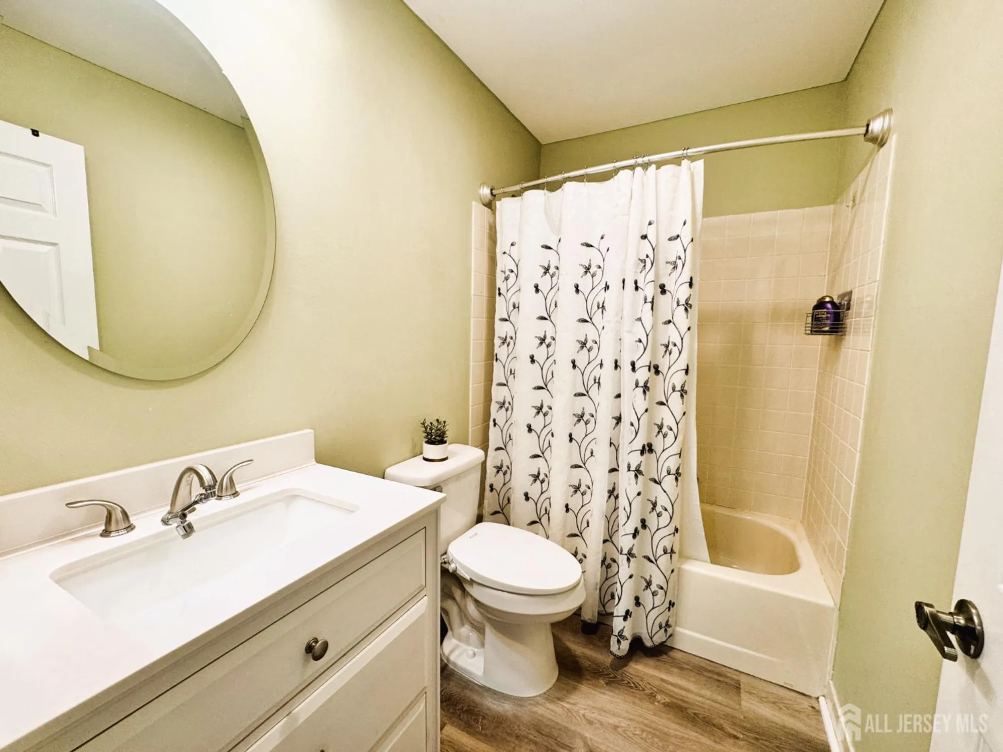 Property Slideshow image 27 of 28 | 4c rutherford hayes dr, Monroe, NJ, 08831