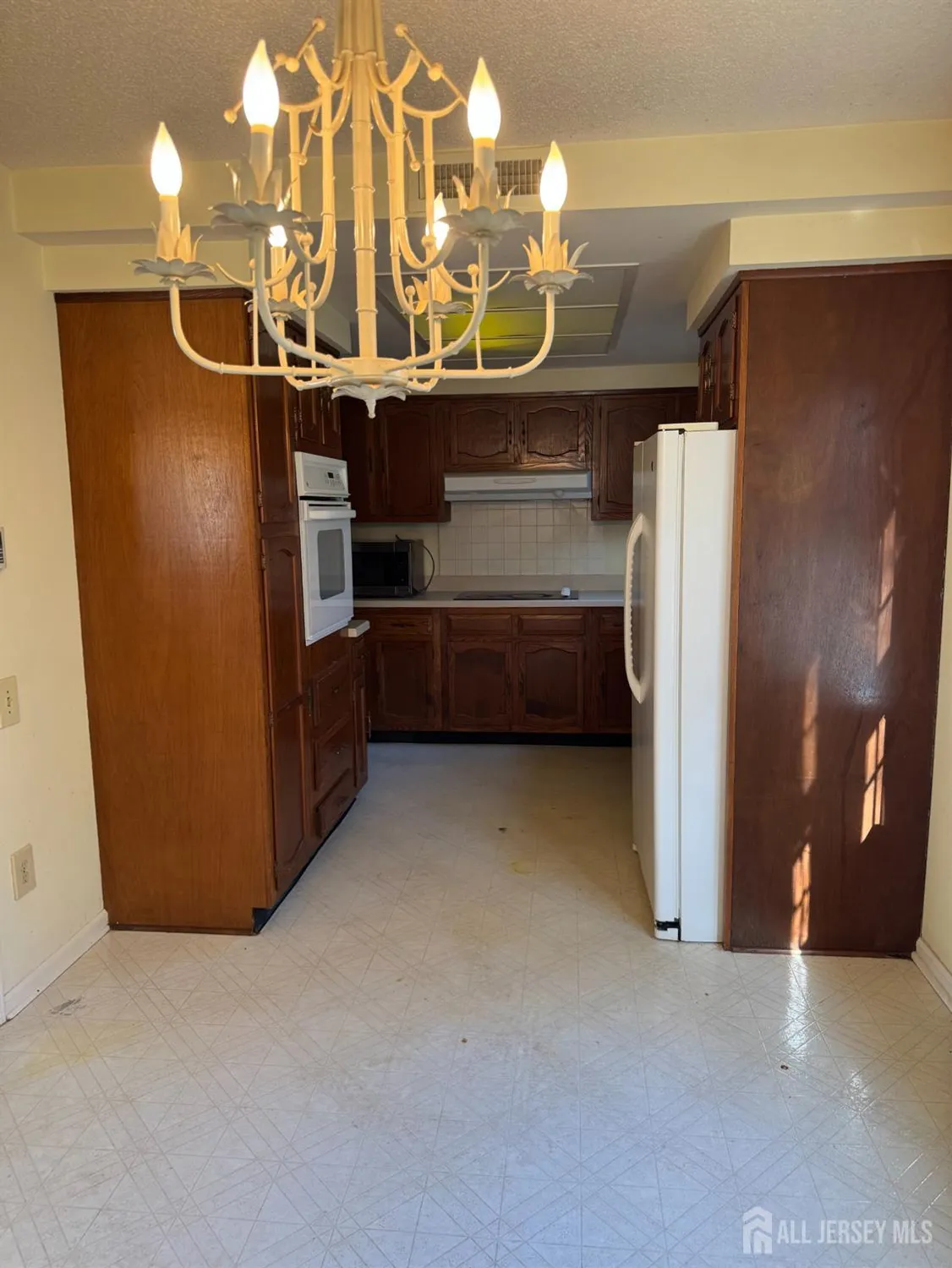 Property Slideshow image 4 of 12 | 413 oxford ln b, Monroe, NJ, 08831