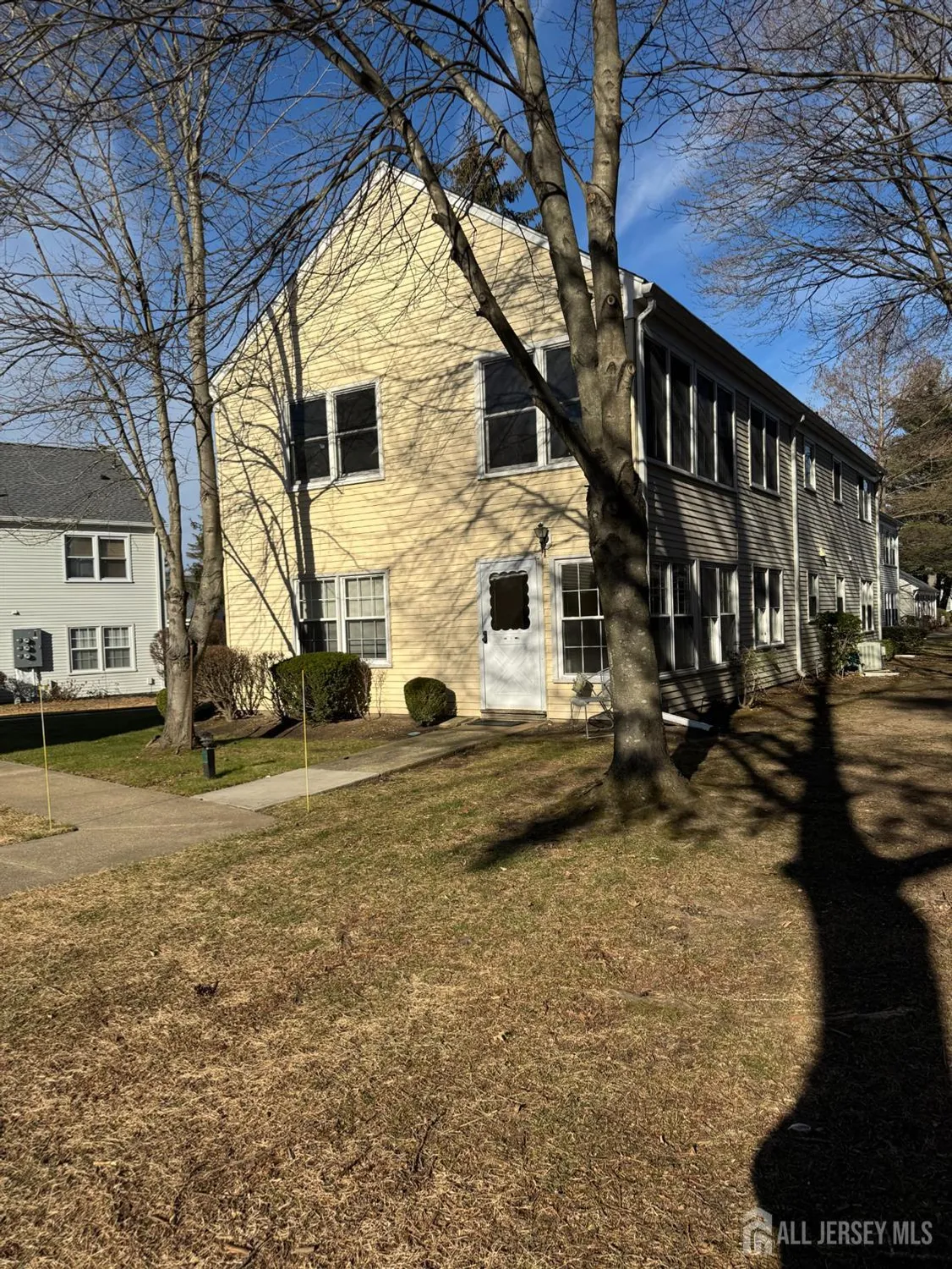 Property Slideshow image 2 of 12 | 413 oxford ln b, Monroe, NJ, 08831