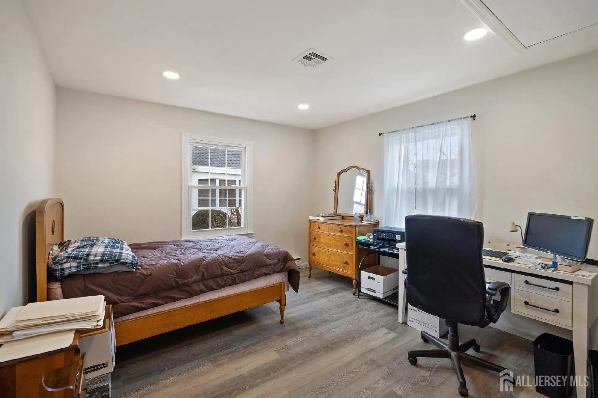 Property Slideshow image 14 of 24 | 142 providence way c, Middlesex, NJ, 08831