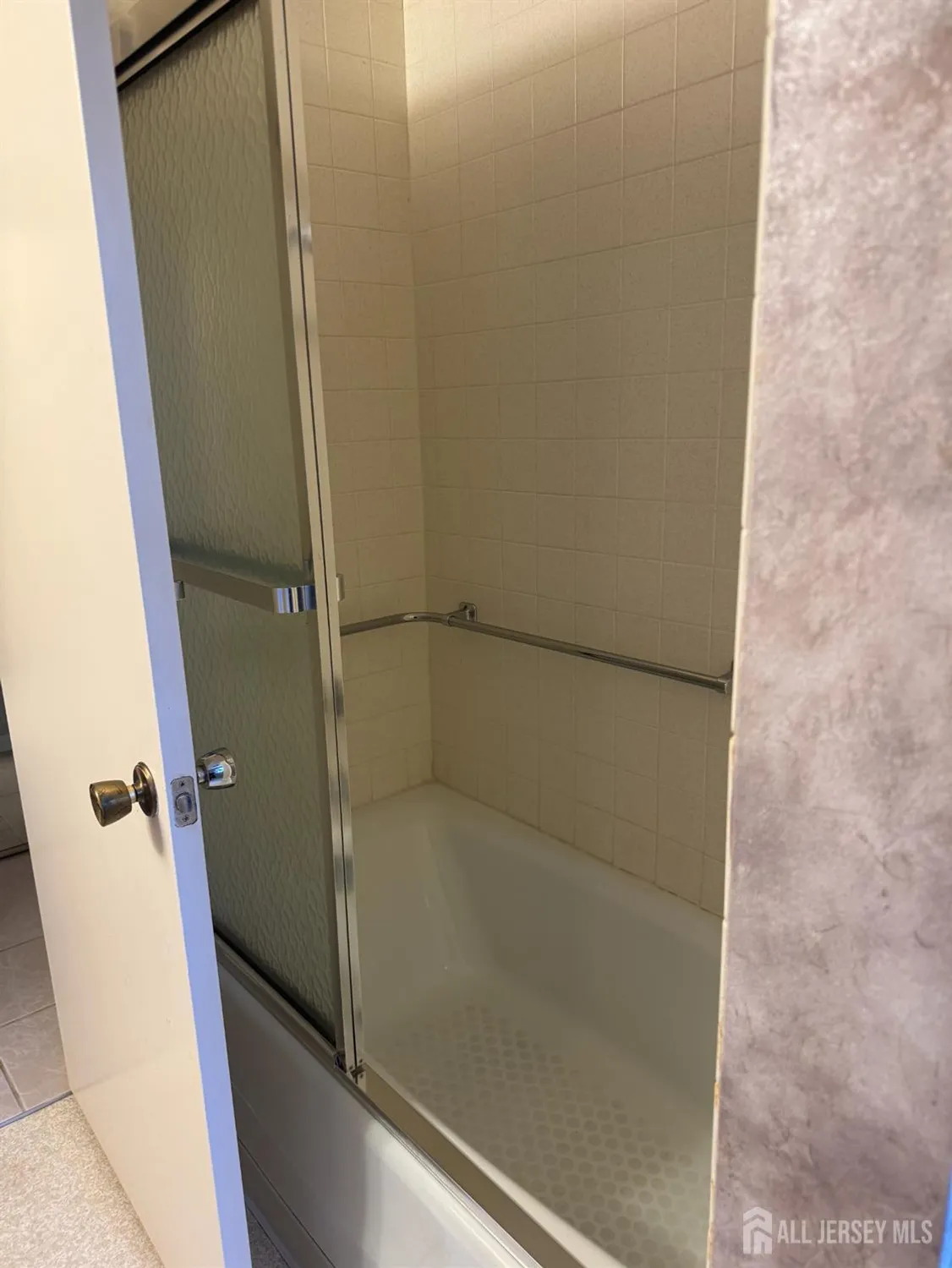 Property Slideshow image 7 of 12 | 413 oxford ln b, Monroe, NJ, 08831