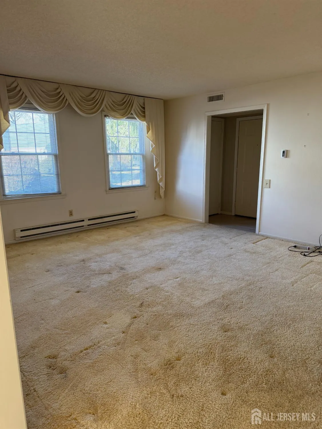 Property Slideshow image 5 of 12 | 413 oxford ln b, Monroe, NJ, 08831