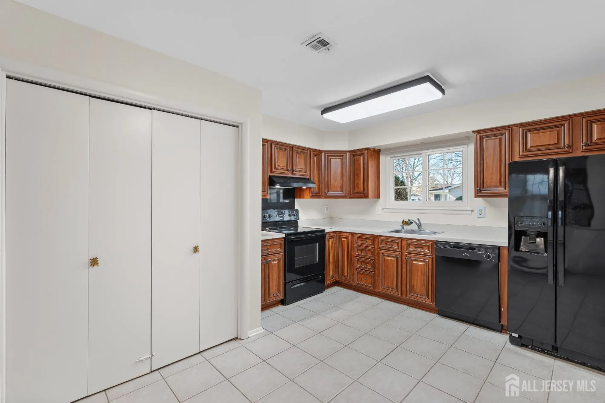 Property Slideshow image 9 of 26 | 801 pompton rd b, Monroe, NJ, 08831