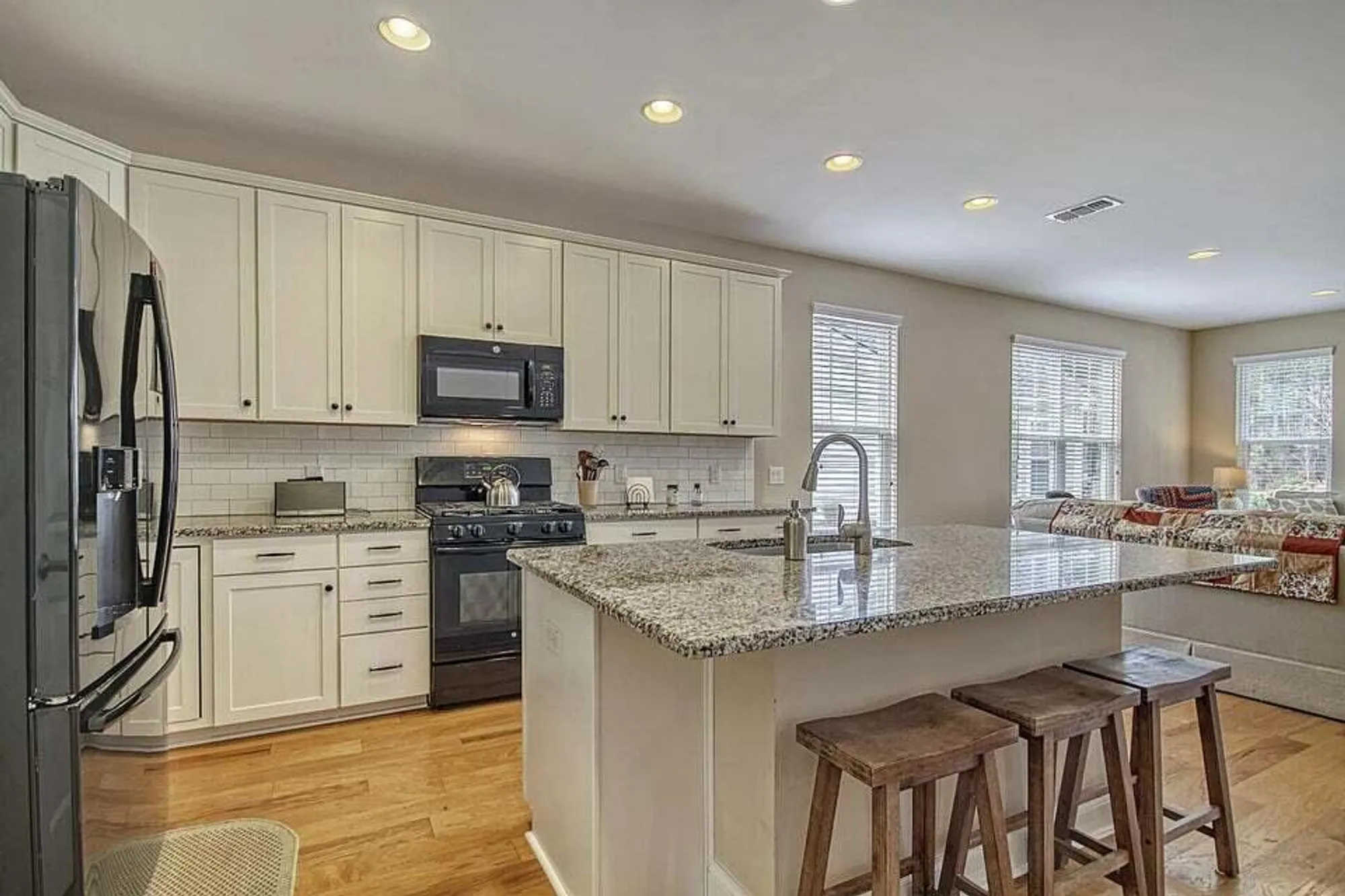 Property Slideshow image 7 of 27 | 126 harbor trace ln, Summerville, SC, 29486