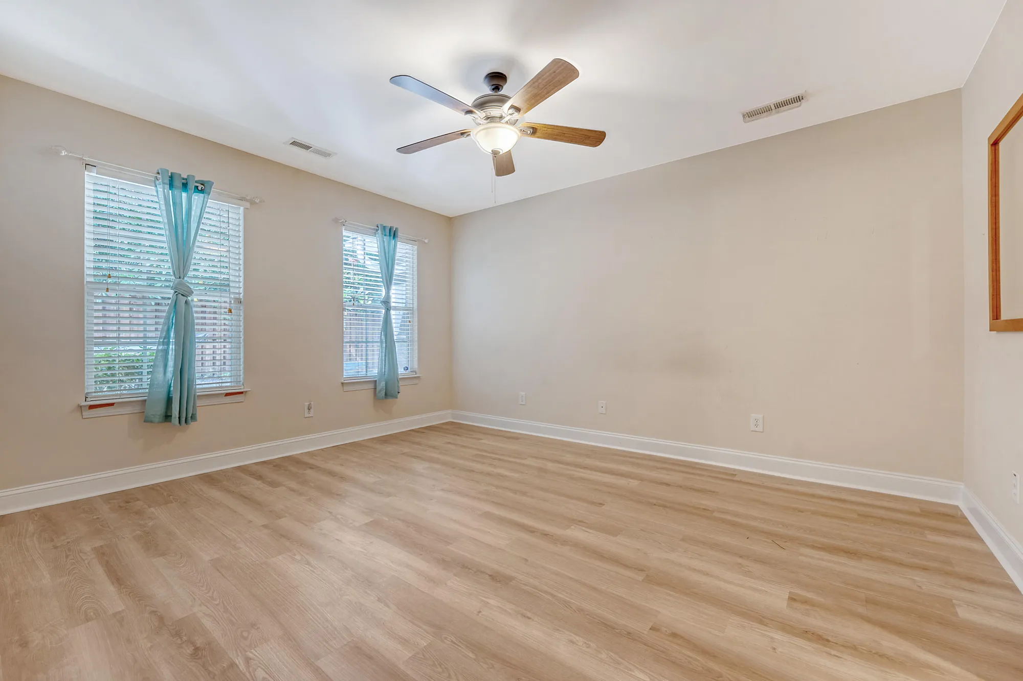 Property Slideshow image 11 of 38 | 9117 woodcreek ct, North Charleston, SC, 29406