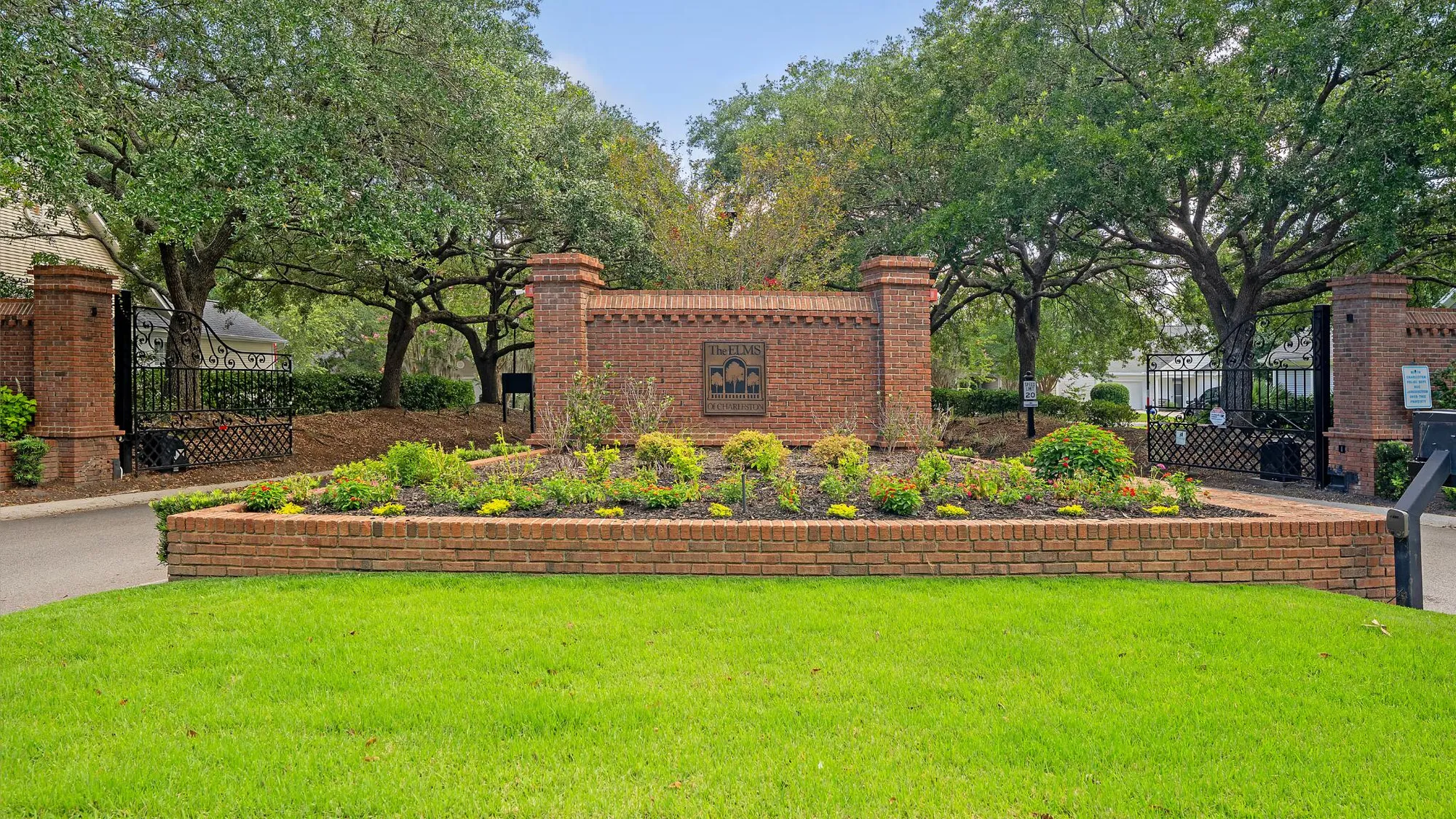 Property Slideshow image 4 of 38 | 9117 woodcreek ct, North Charleston, SC, 29406