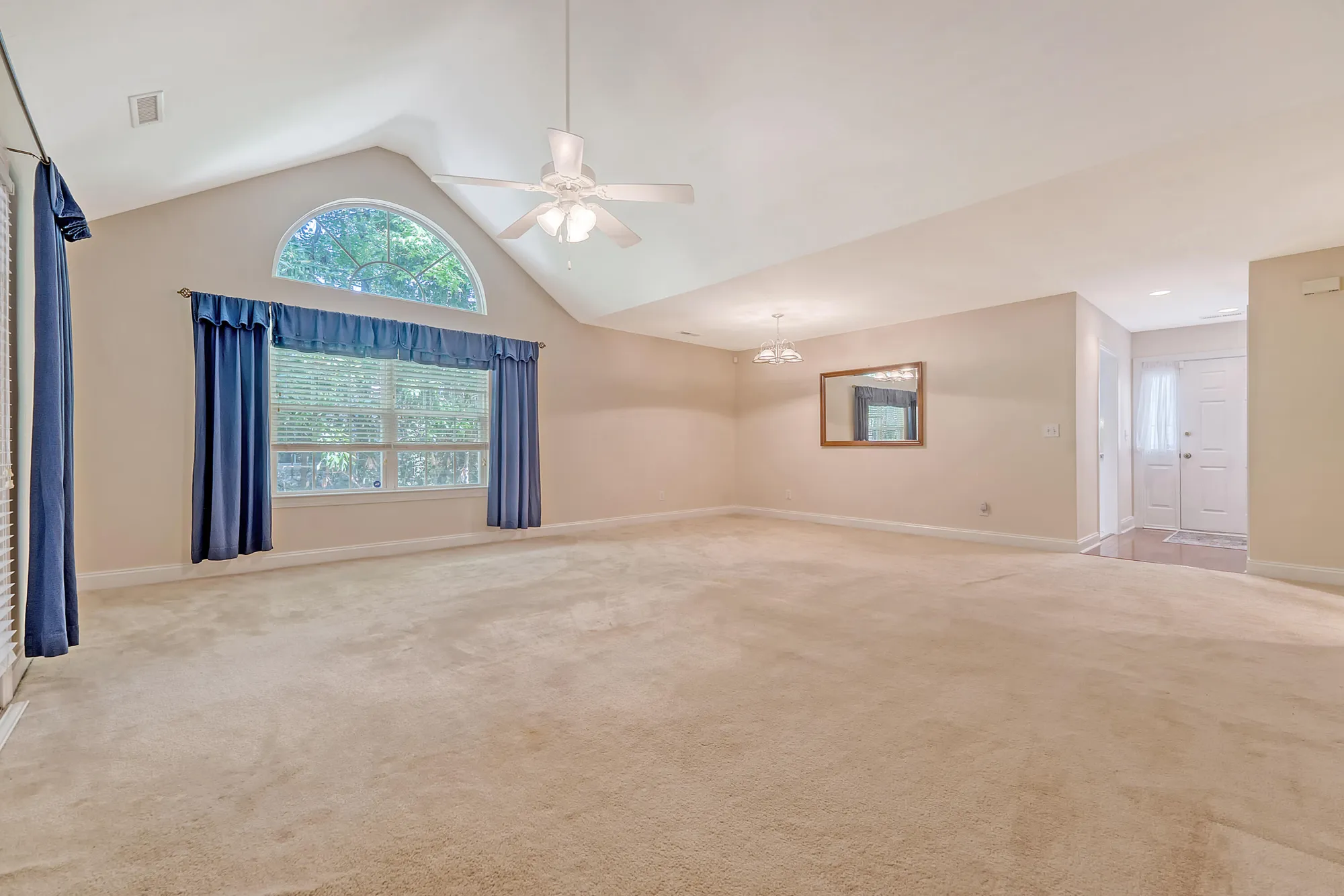 Property Slideshow image 8 of 38 | 9117 woodcreek ct, North Charleston, SC, 29406