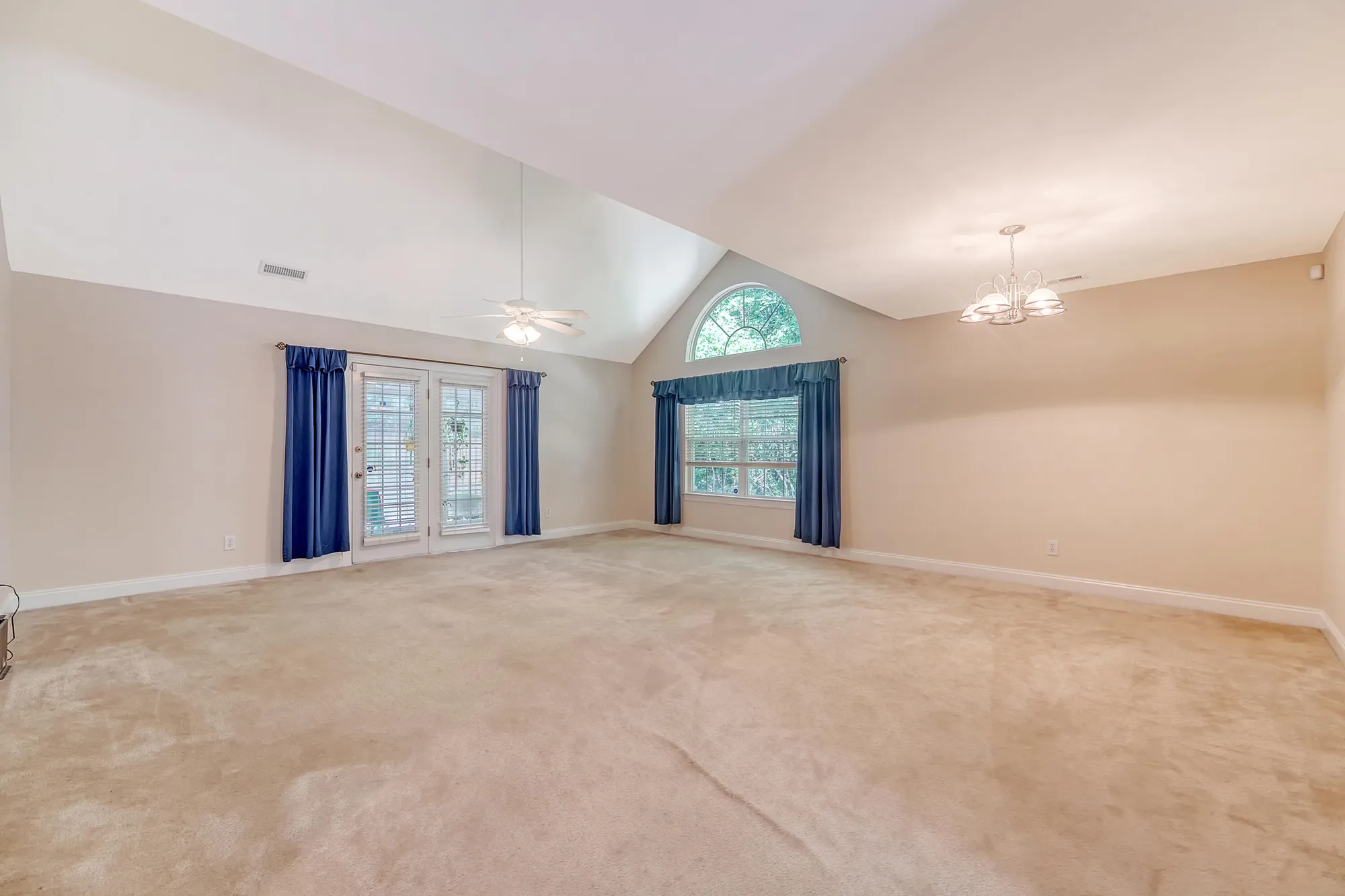 Property Slideshow image 7 of 38 | 9117 woodcreek ct, North Charleston, SC, 29406