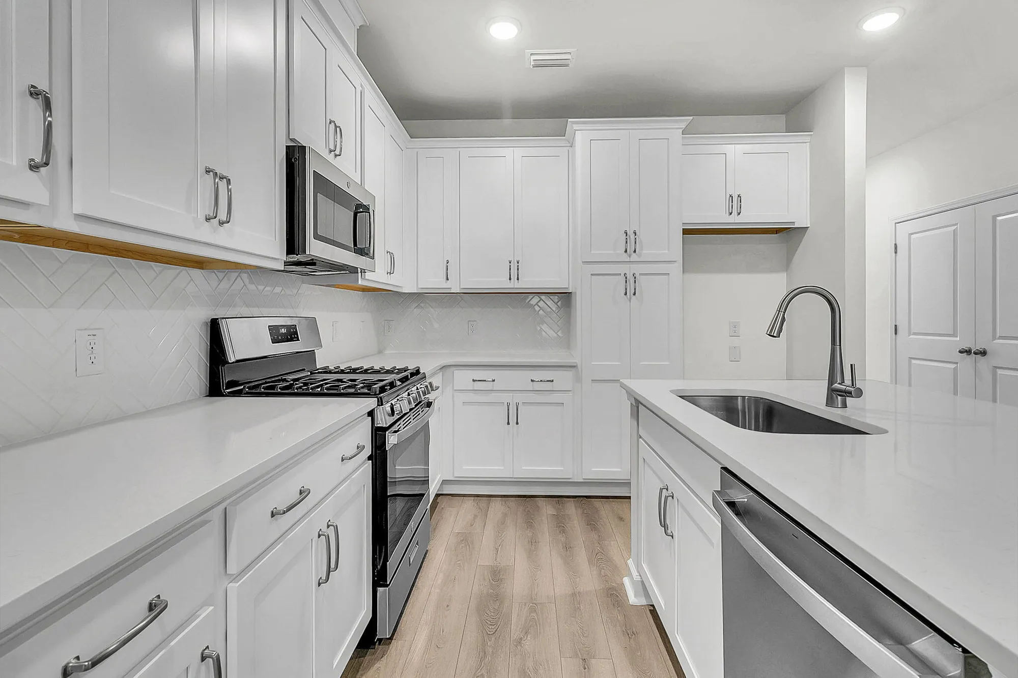 Property Slideshow image 27 of 36 | 950 dusk dr, Summerville, SC, 29486