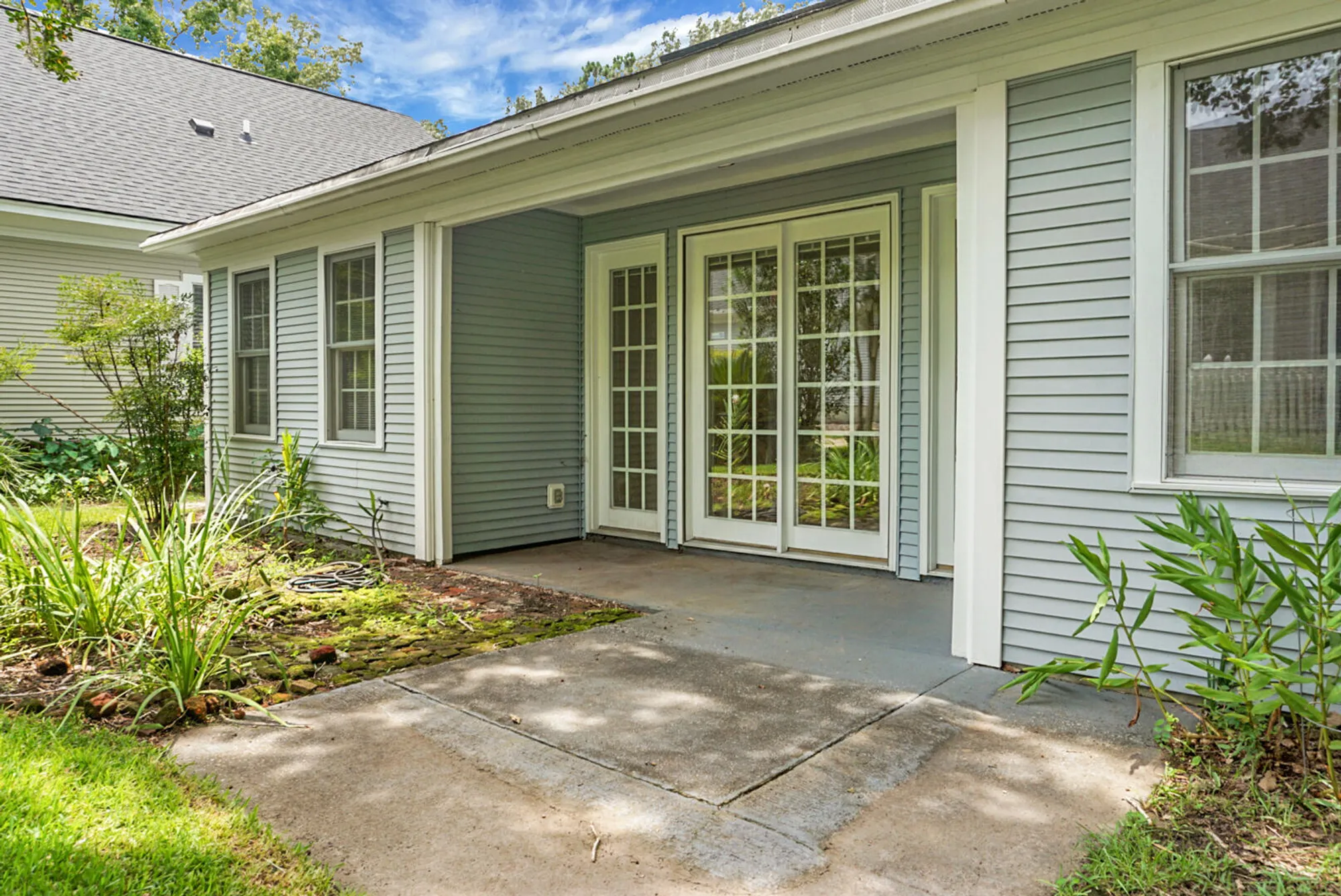 Property Slideshow image 11 of 49 | 9162 spring branch ct, North Charleston, SC, 29406