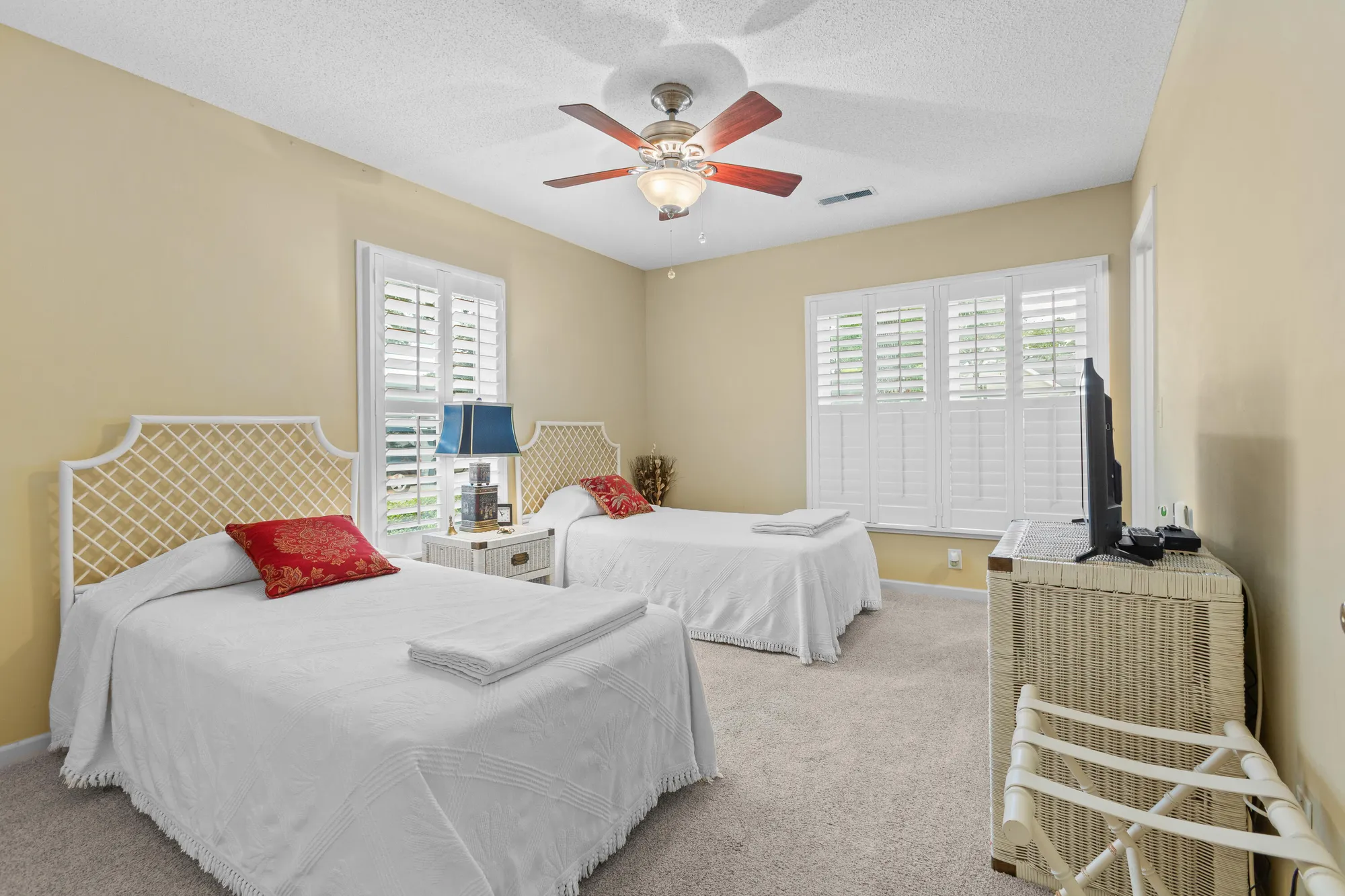 Property Slideshow image 12 of 24 | 9090 hadley ct, North Charleston, SC, 29406
