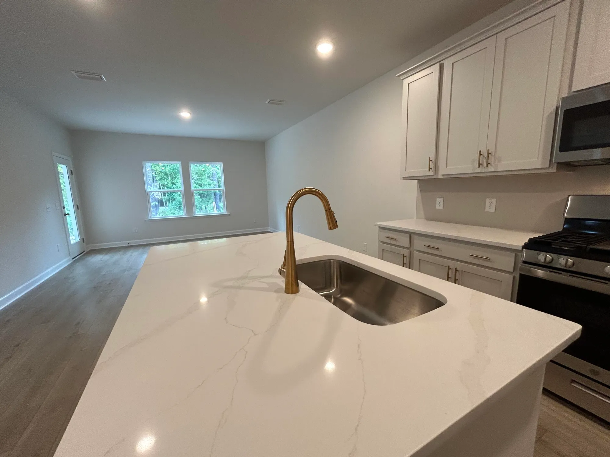 Property Slideshow image 8 of 28 | 944 dusk dr, Summerville, SC, 29486