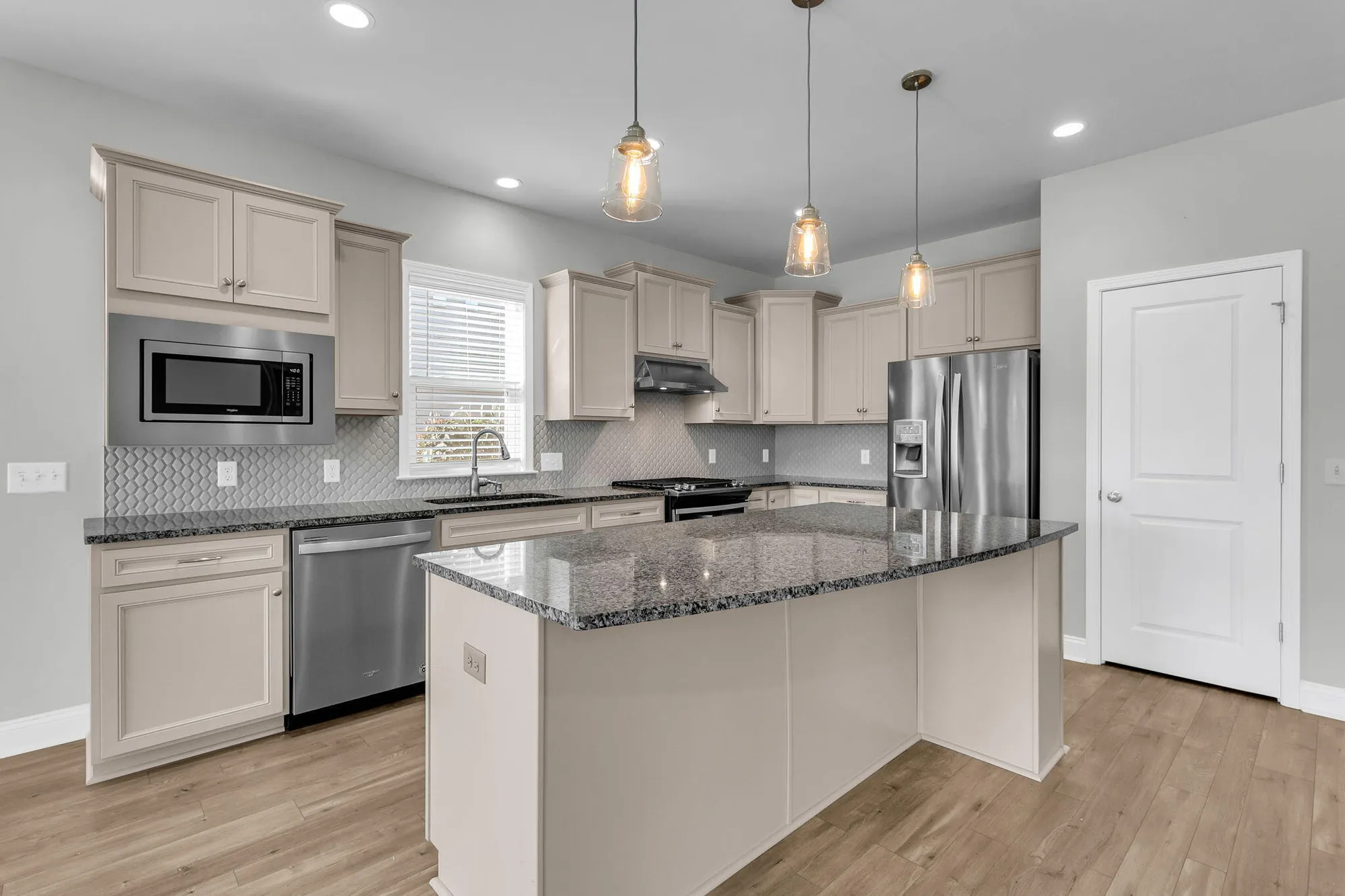 Property Slideshow image 12 of 60 | 107 potters pass dr, Summerville, SC, 29486