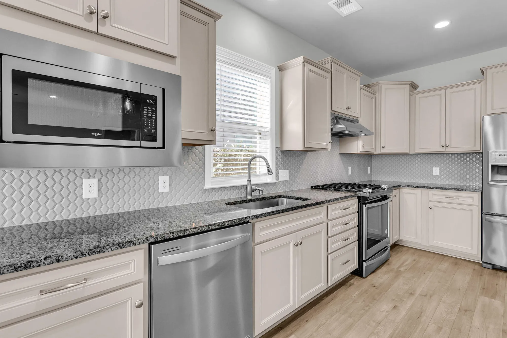 Property Slideshow image 9 of 60 | 107 potters pass dr, Summerville, SC, 29486