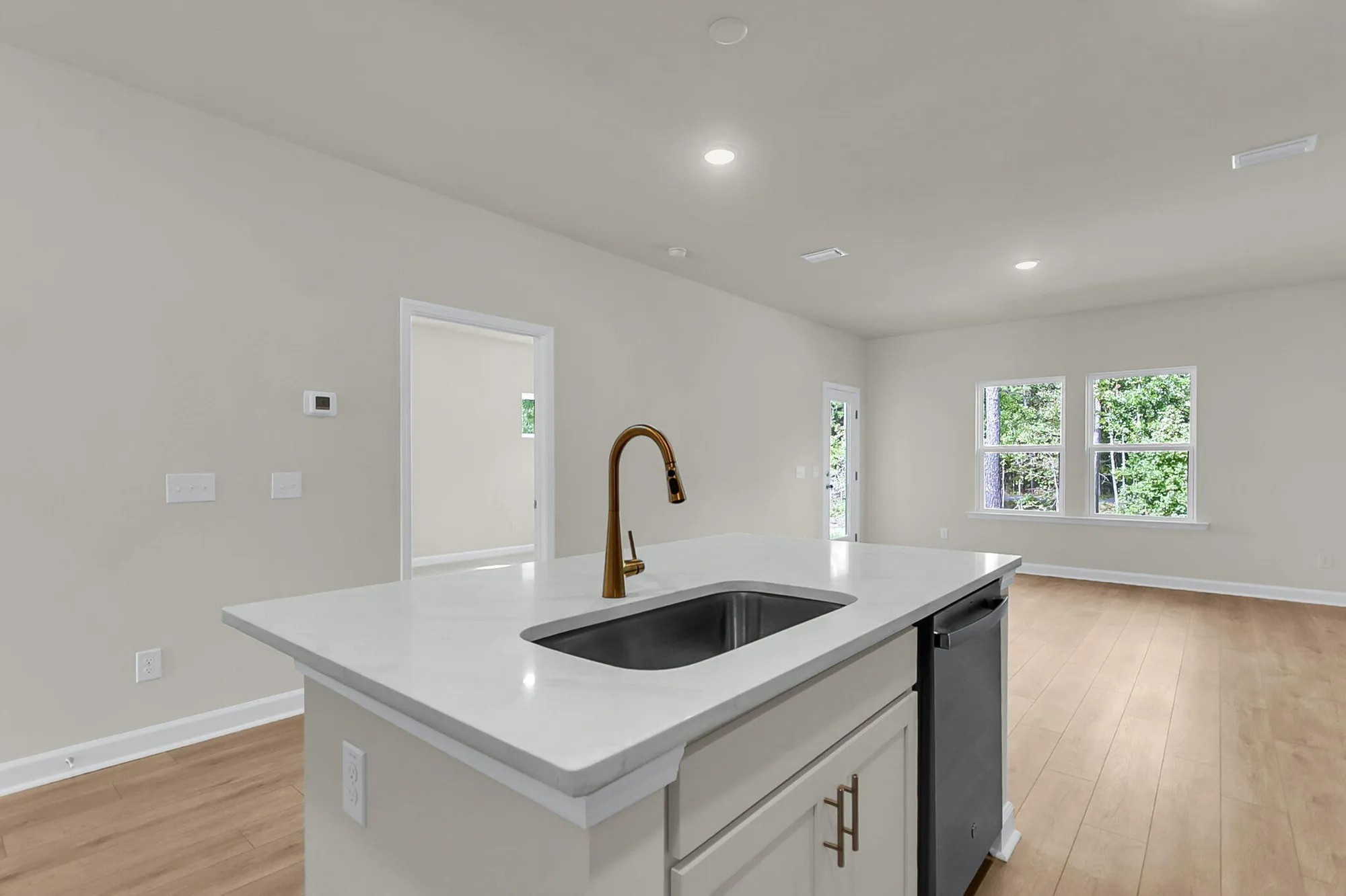 Property Slideshow image 6 of 16 | 916 dusk dr, Summerville, SC, 29486