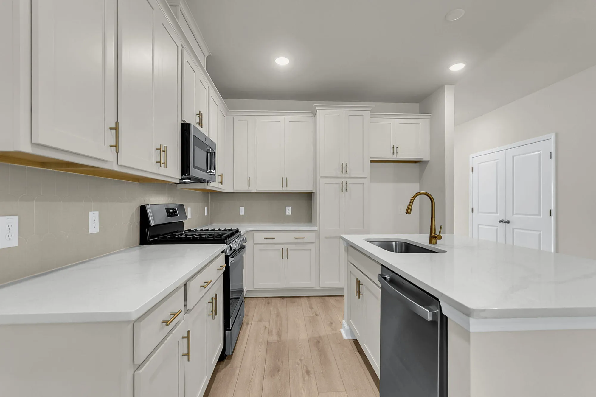 Property Slideshow image 5 of 16 | 916 dusk dr, Summerville, SC, 29486